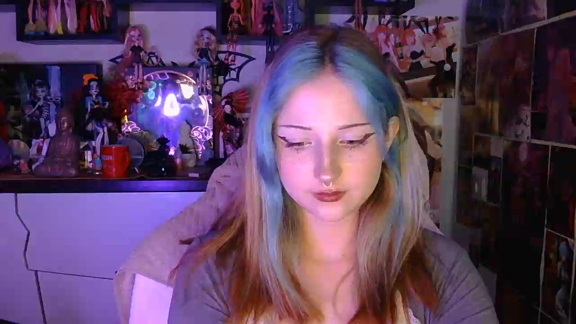 Gallery image thumbnail from VladaMoon's myfreecams stream on, 08/04/2026, 21:37 image 1 of 20