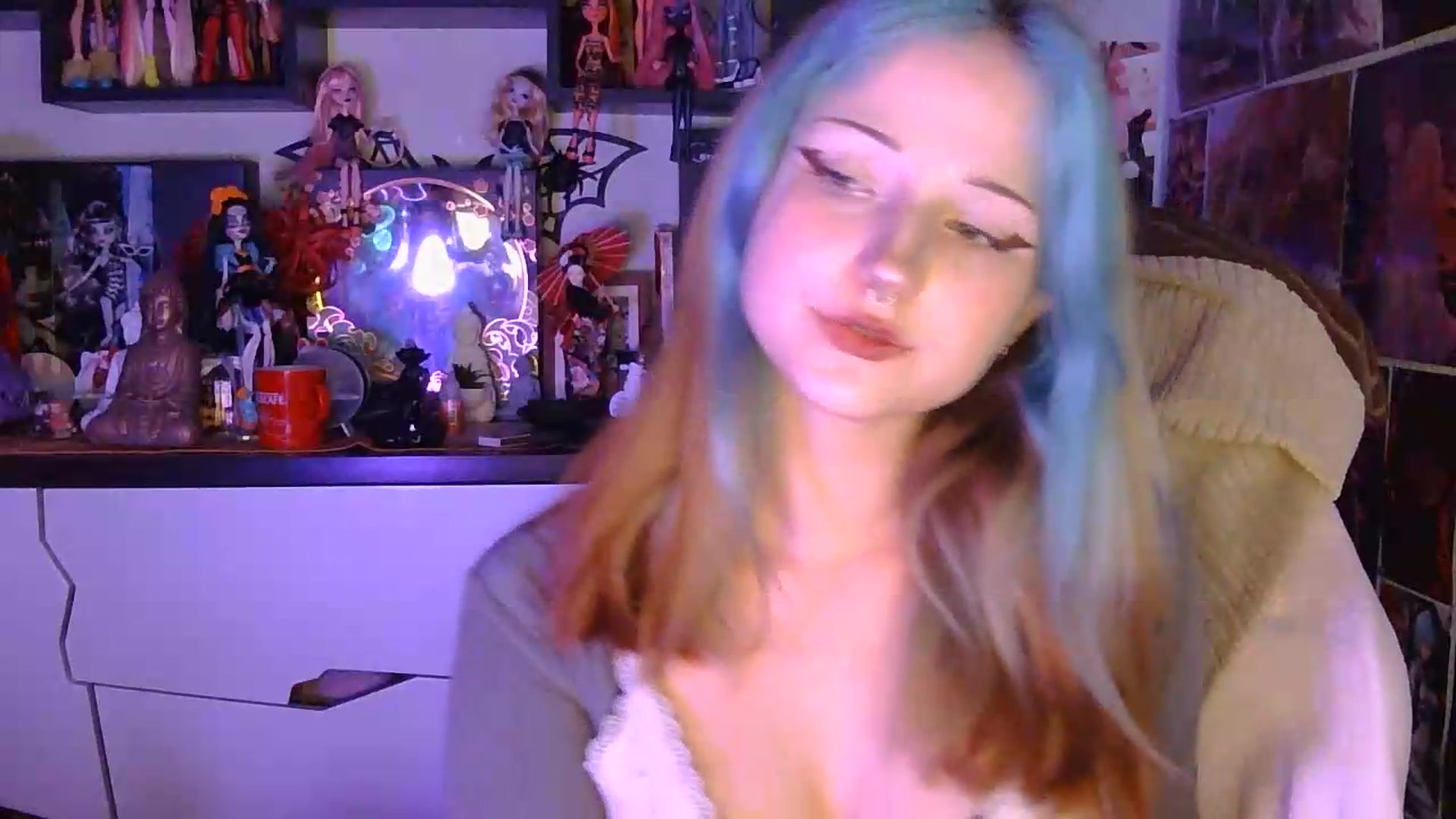 Gallery image thumbnail from VladaMoon's myfreecams stream on, 08/04/2026, 21:37 image 18 of 20