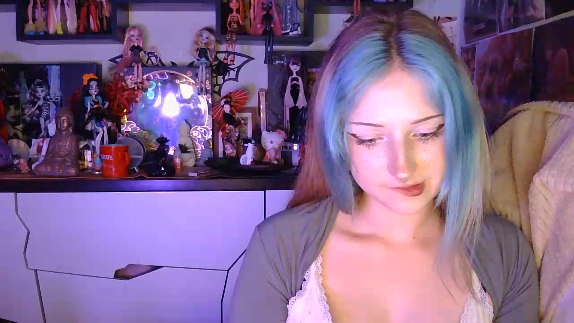Gallery image thumbnail from VladaMoon's myfreecams stream on, 08/04/2026, 21:37 image 16 of 20
