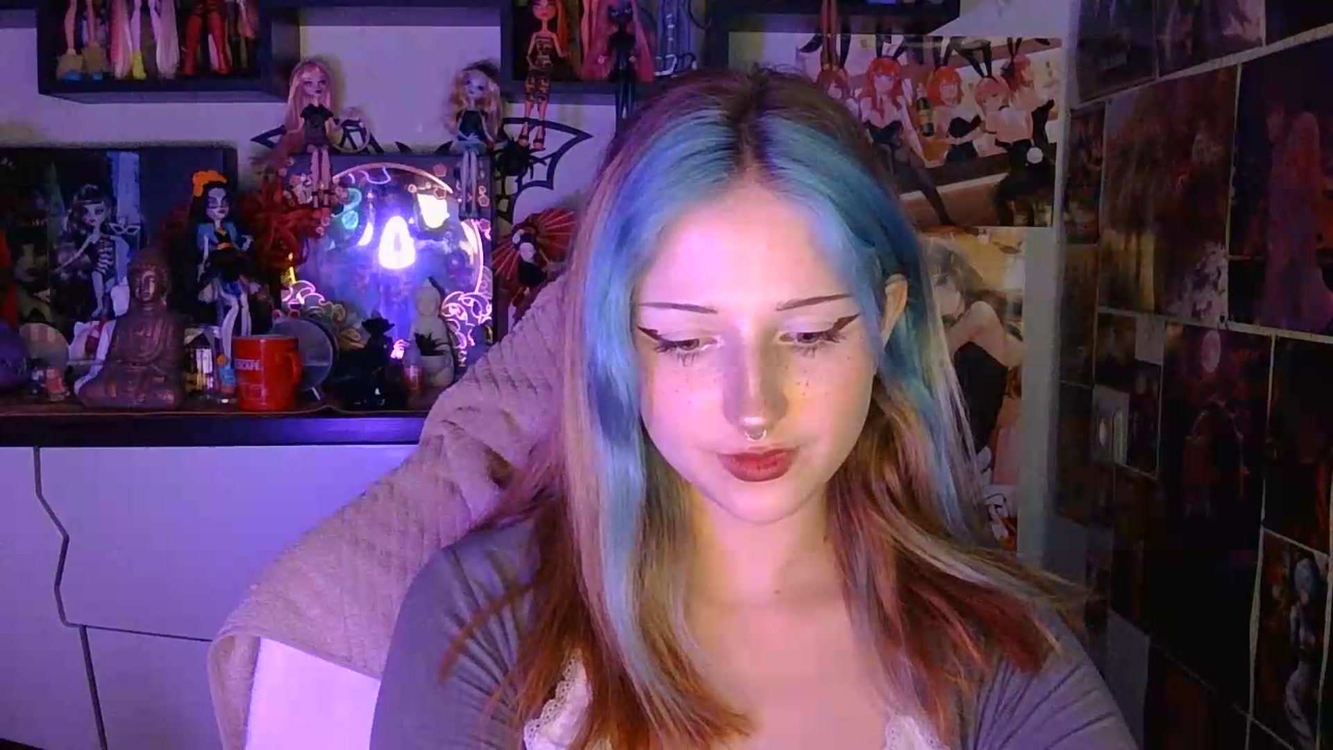 Gallery image thumbnail from VladaMoon's myfreecams stream on, 08/04/2026, 21:37 image 2 of 20