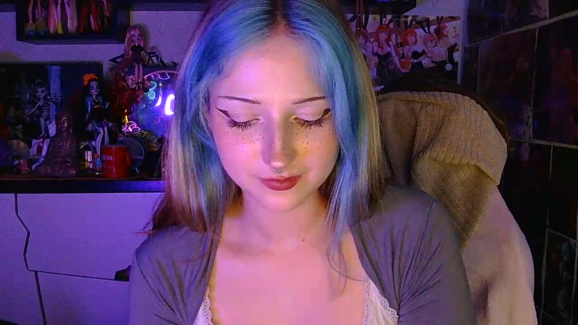 Gallery image thumbnail from VladaMoon's myfreecams stream on, 08/04/2026, 21:37 image 17 of 20