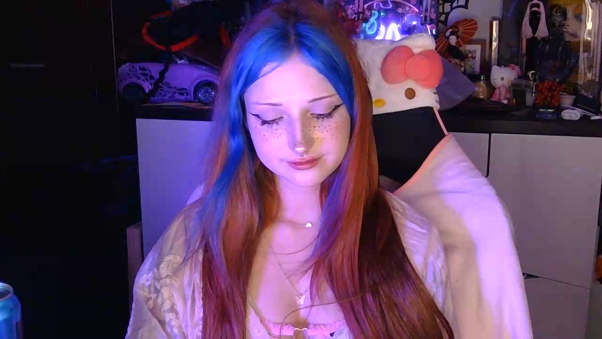 Gallery image thumbnail from VladaMoon's myfreecams stream on, 08/06/2026, 21:15 image 3 of 20