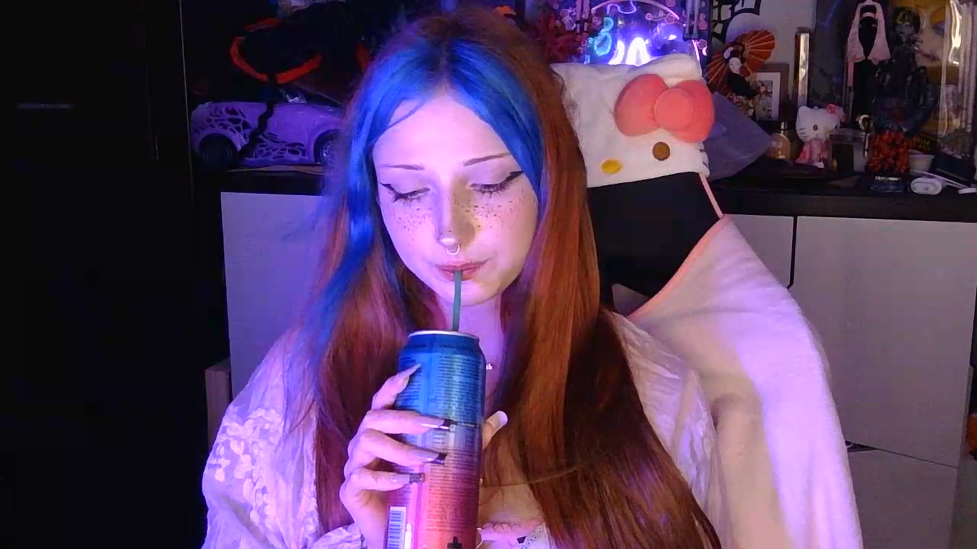 Gallery image thumbnail from VladaMoon's myfreecams stream on, 08/06/2026, 21:15 image 6 of 20