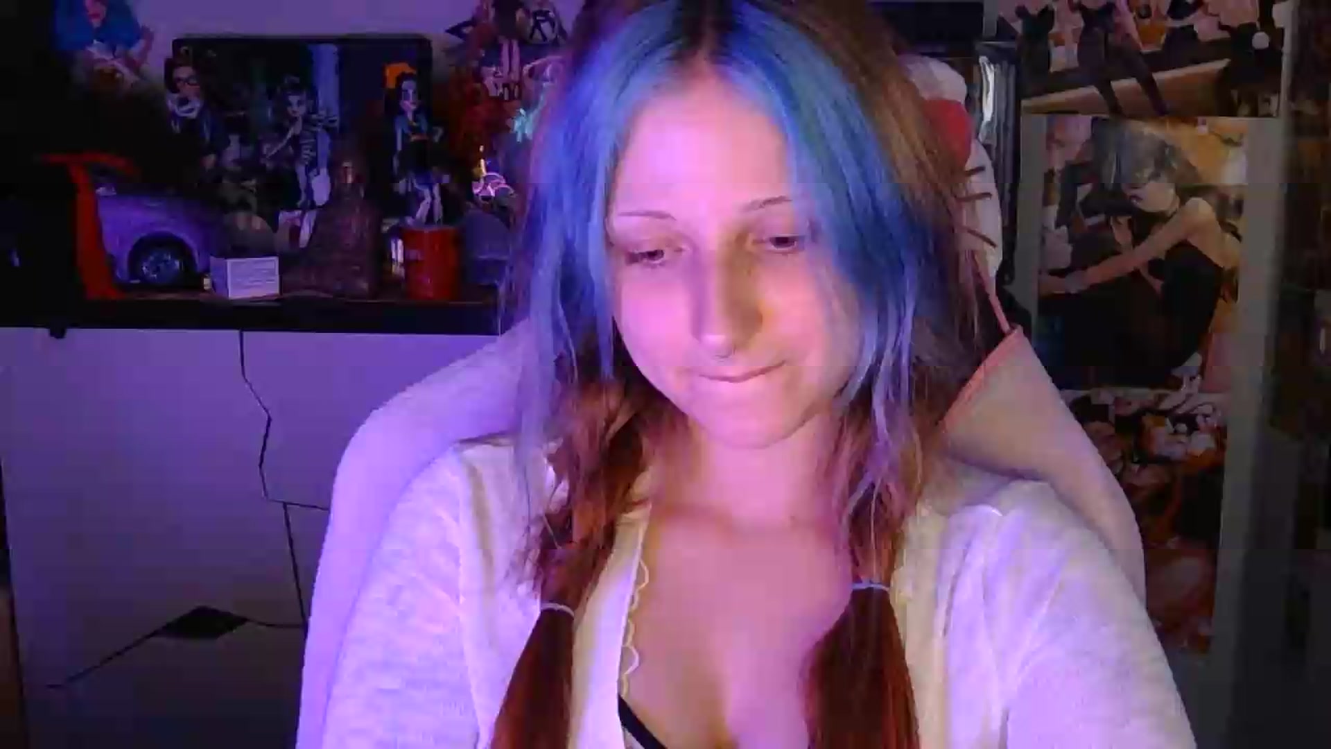 Gallery image thumbnail from VladaMoon's myfreecams stream on, 08/14/2026, 22:55 image 12 of 20