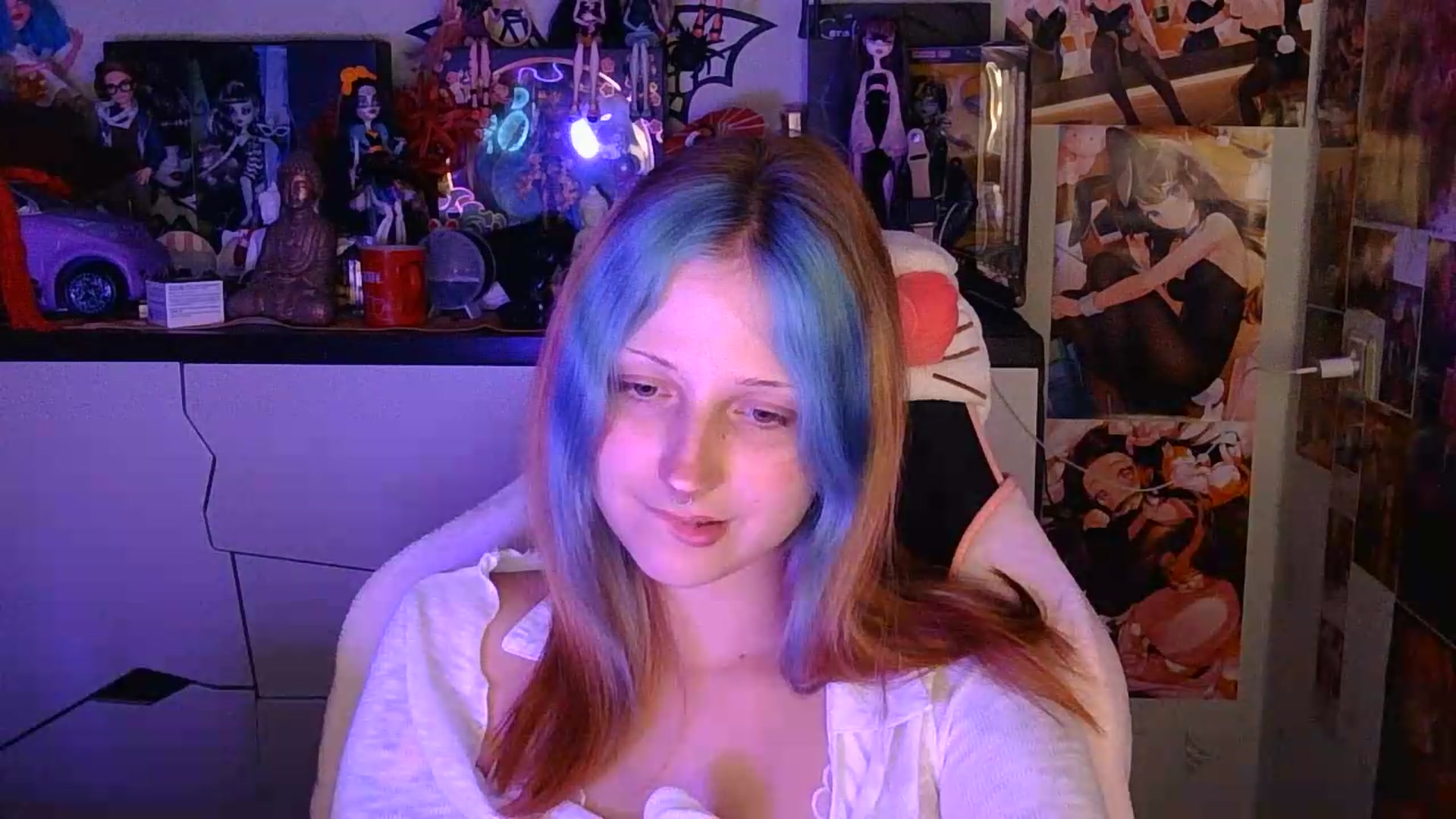 Gallery image thumbnail from VladaMoon's myfreecams stream on, 08/15/2026, 20:57 image 11 of 20