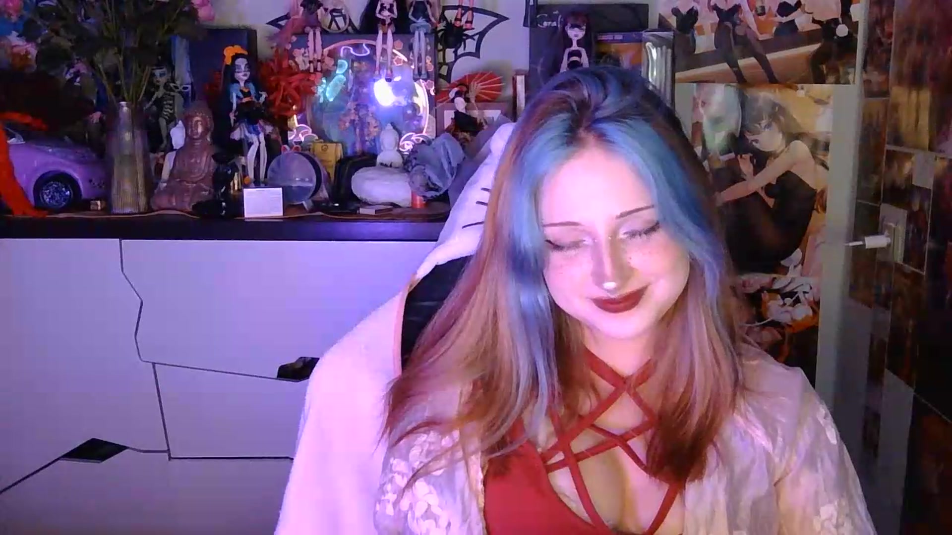 Gallery image thumbnail from VladaMoon's myfreecams stream on, 08/16/2026, 22:34 image 17 of 20