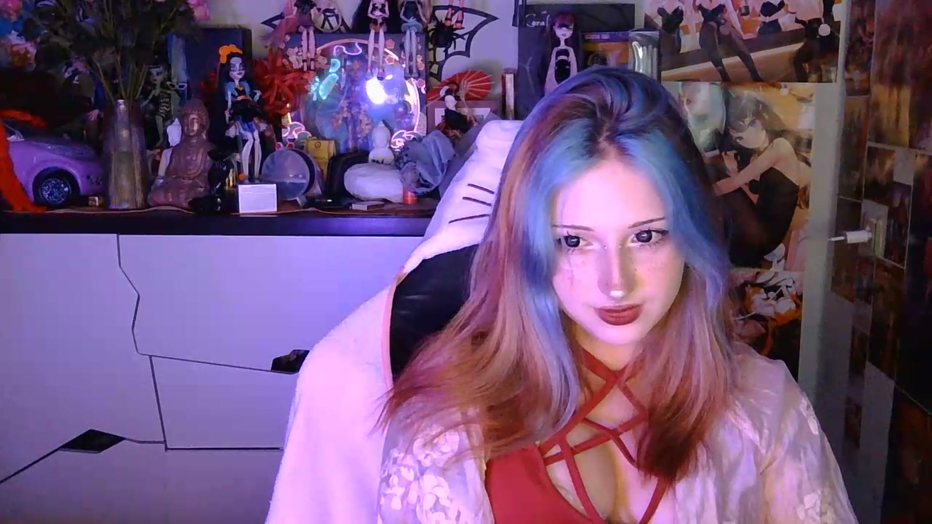 Gallery image thumbnail from VladaMoon's myfreecams stream on, 08/16/2026, 22:34 image 18 of 20