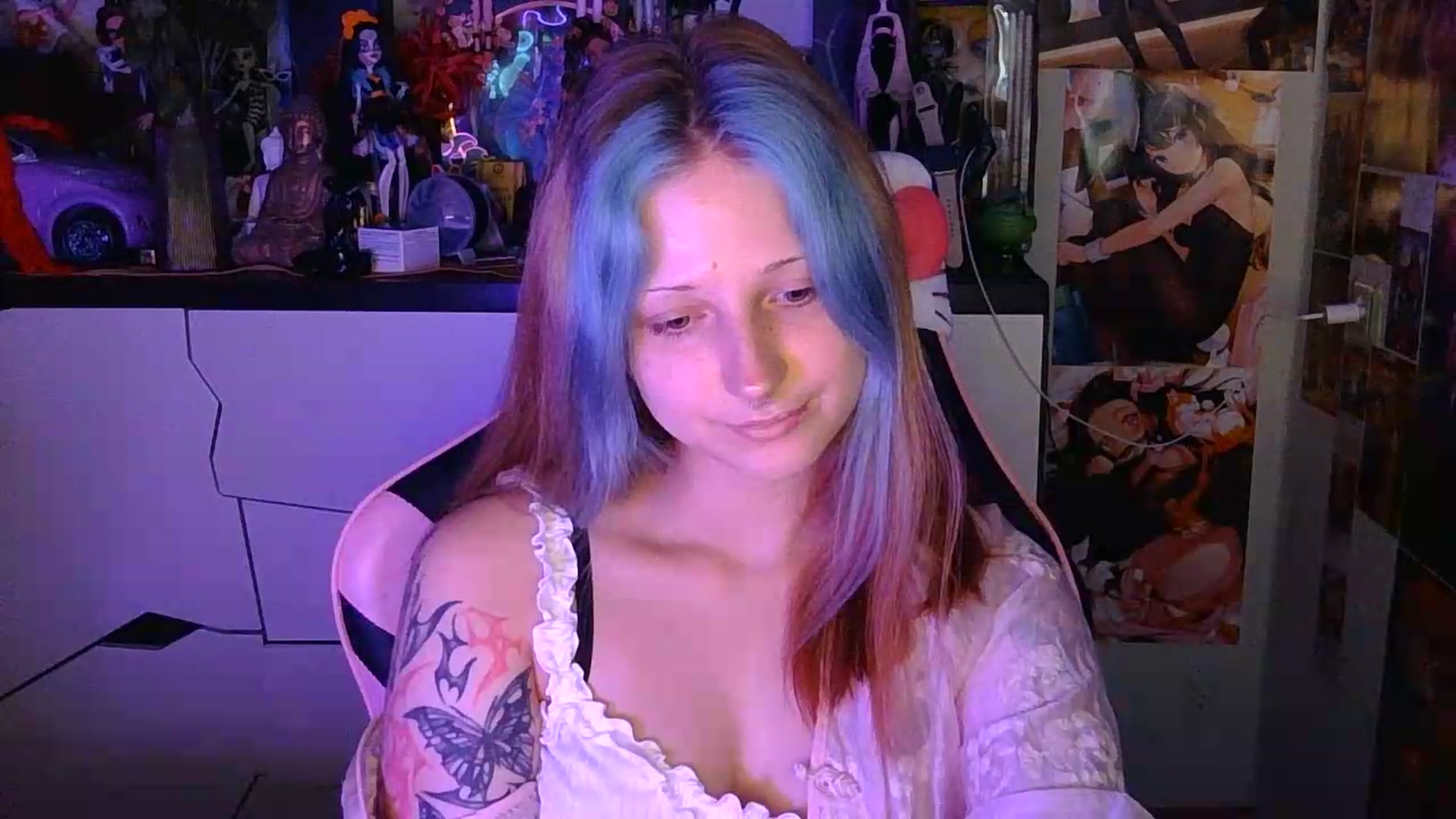Gallery image thumbnail from VladaMoon's myfreecams stream on, 08/18/2026, 18:20 image 17 of 20