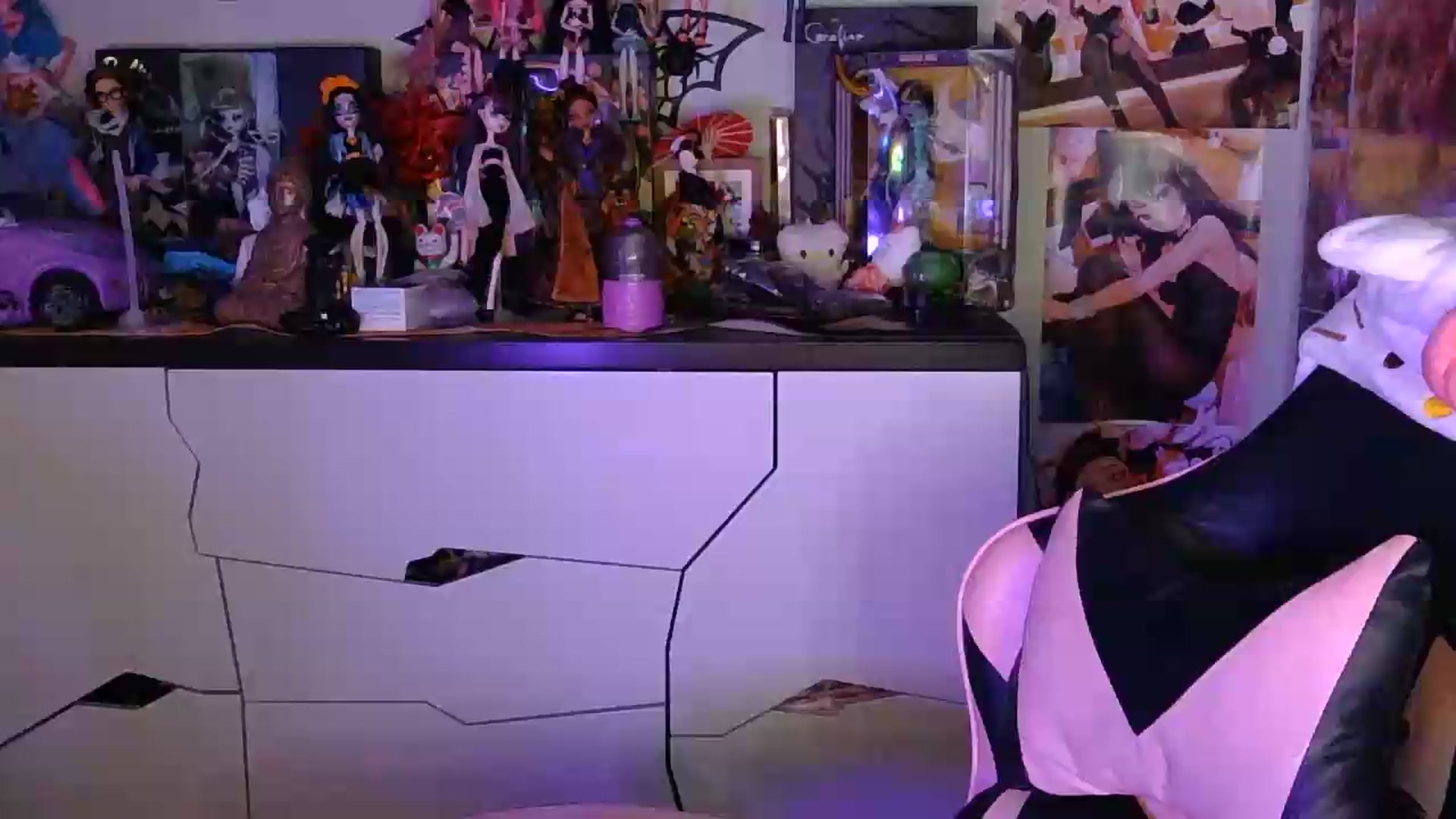 Gallery image thumbnail from VladaMoon's myfreecams stream on, 08/31/2026, 16:52 image 1 of 20