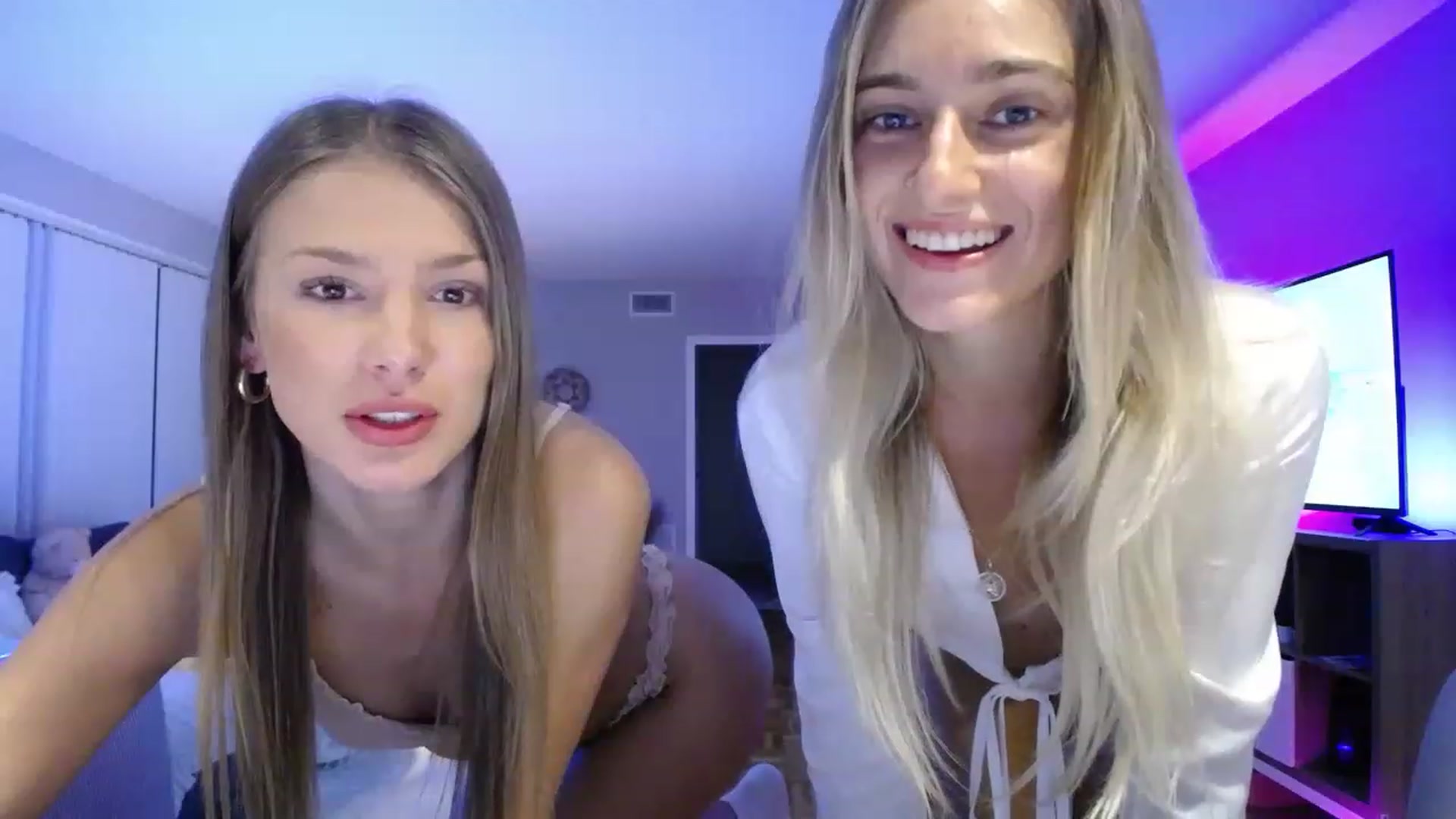 Gallery image thumbnail from Vodka_Queen's myfreecams stream on, 11/18/2022, 06:08 image 8 of 20