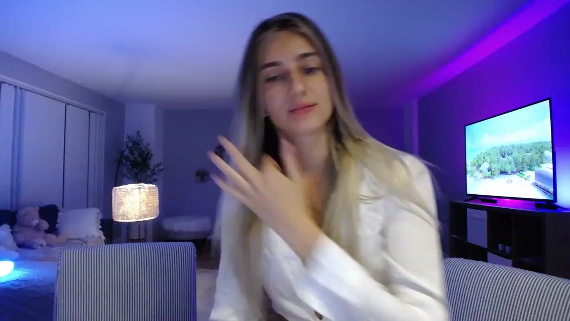 Gallery image thumbnail from Vodka_Queen's myfreecams stream on, 11/18/2022, 08:00 image 4 of 20