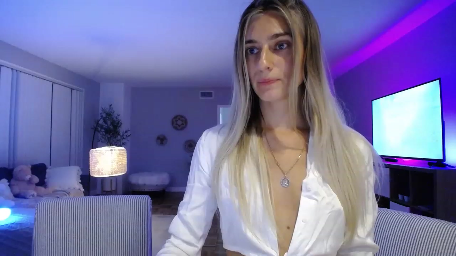 Gallery image thumbnail from Vodka_Queen's myfreecams stream on, 11/18/2022, 08:00 image 3 of 20