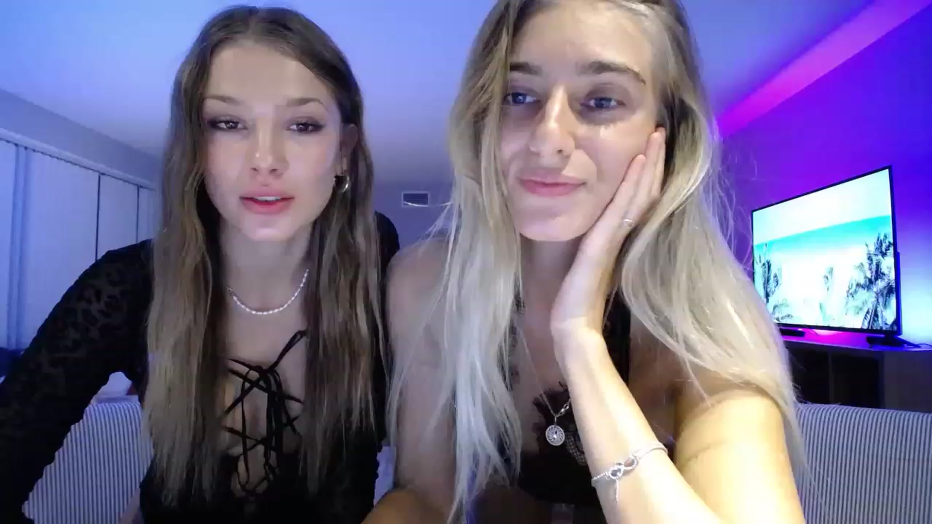 Gallery image thumbnail from Vodka_Queen's myfreecams stream on, 11/20/2022, 04:33 image 5 of 20