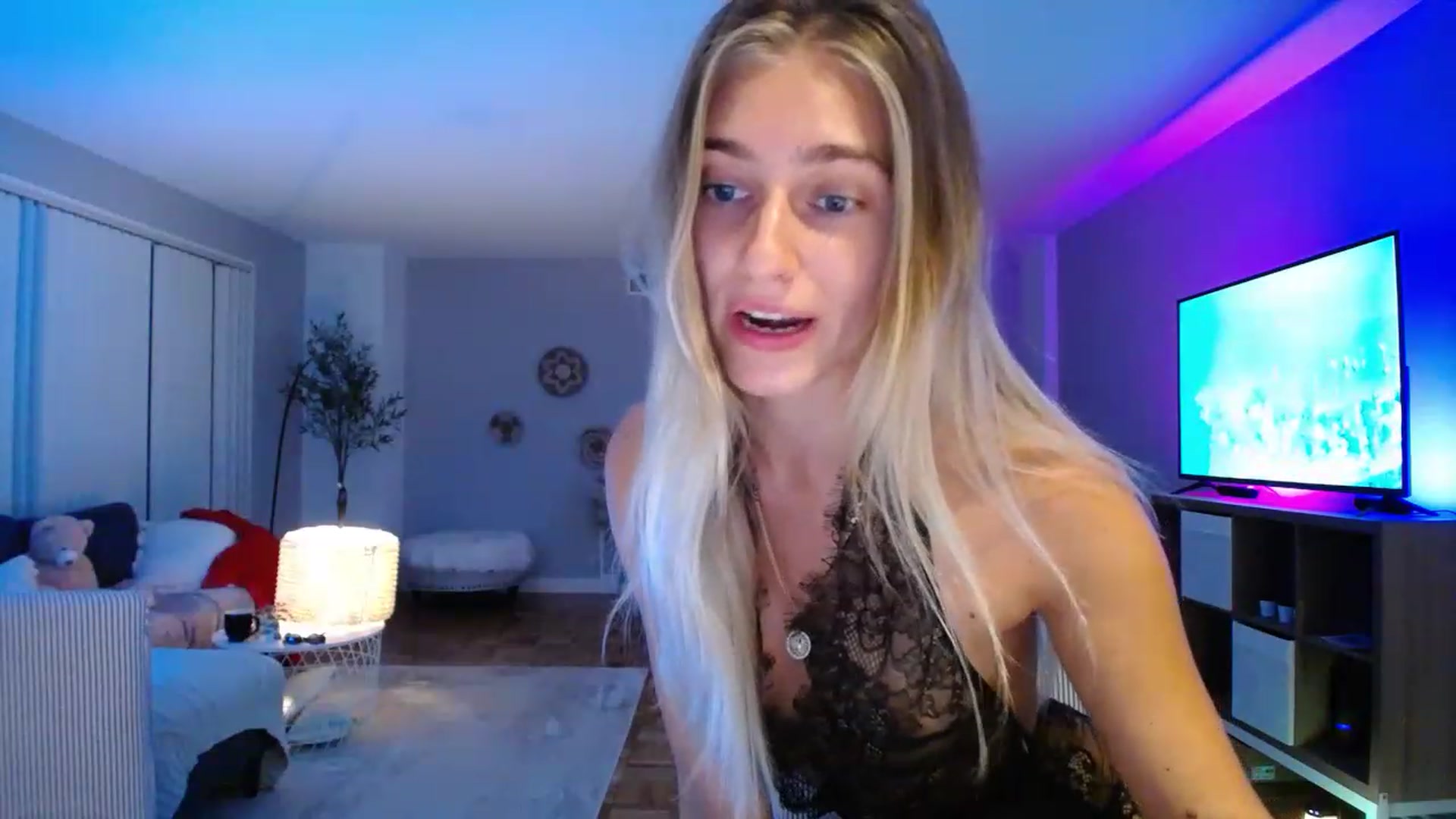 Gallery image thumbnail from Vodka_Queen's myfreecams stream on, 11/20/2022, 04:33 image 11 of 20