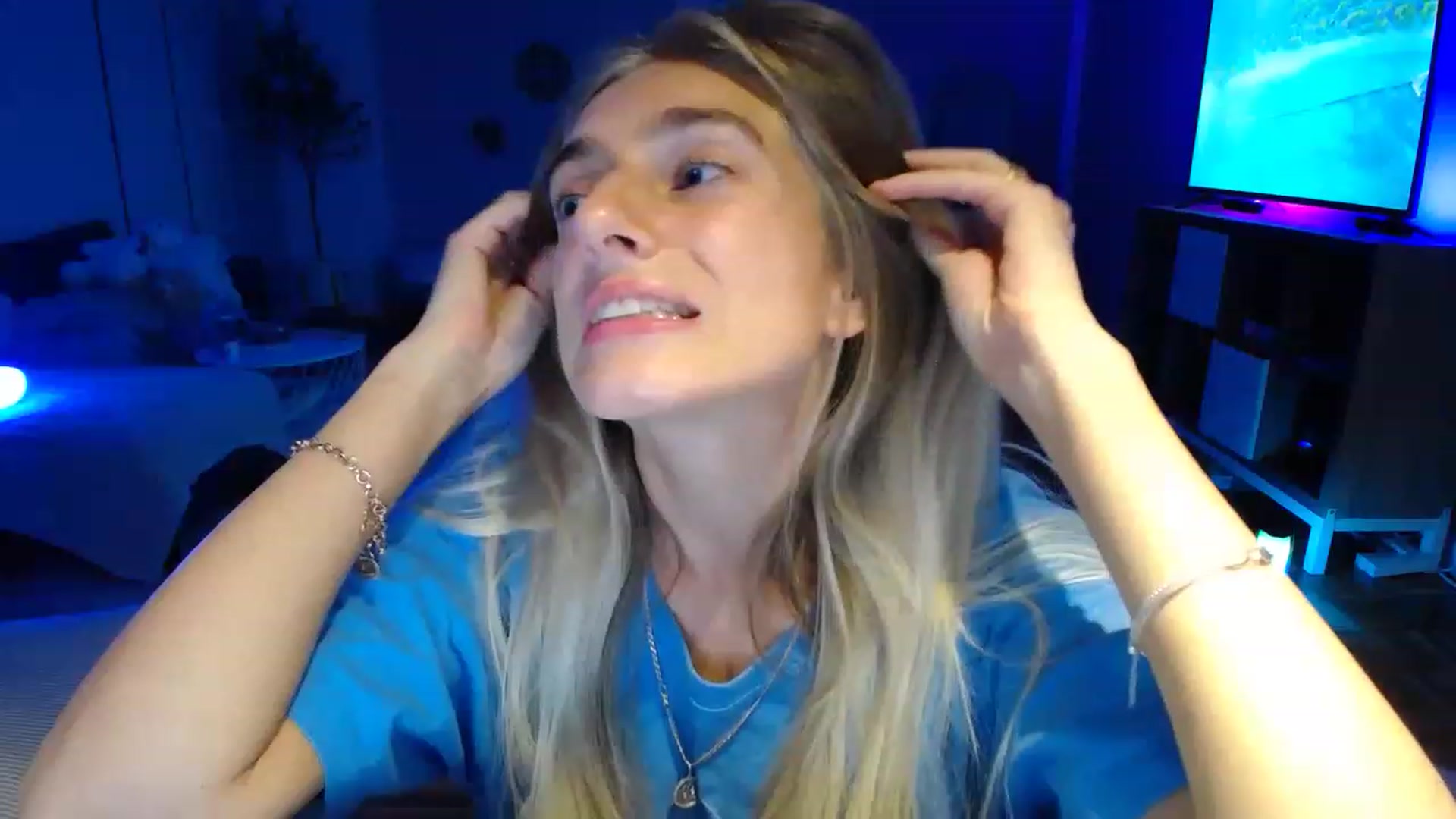 Gallery image thumbnail from Vodka_Queen's myfreecams stream on, 12/01/2022, 08:13 image 12 of 20