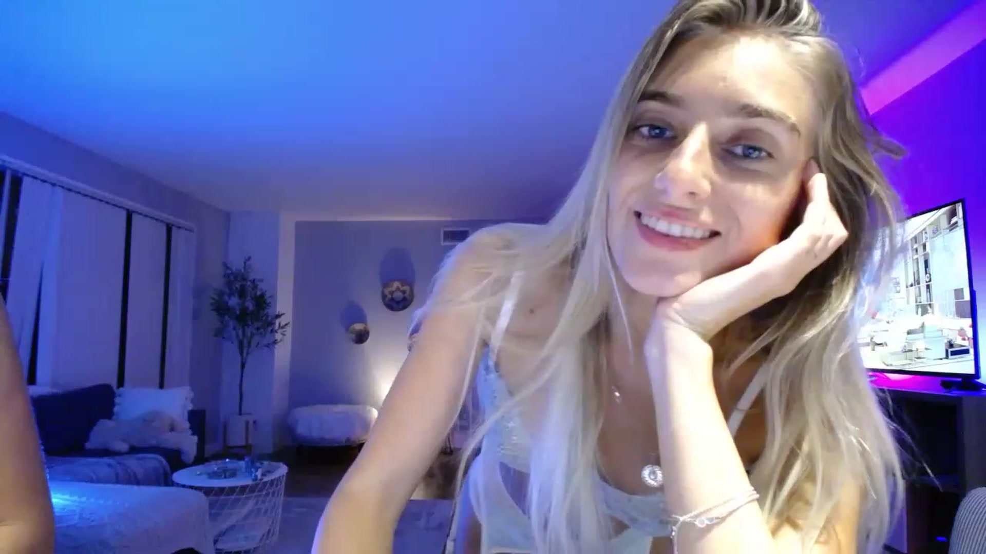Gallery image thumbnail from Vodka_Queen's myfreecams stream on, 11/29/2022, 07:58 image 9 of 20