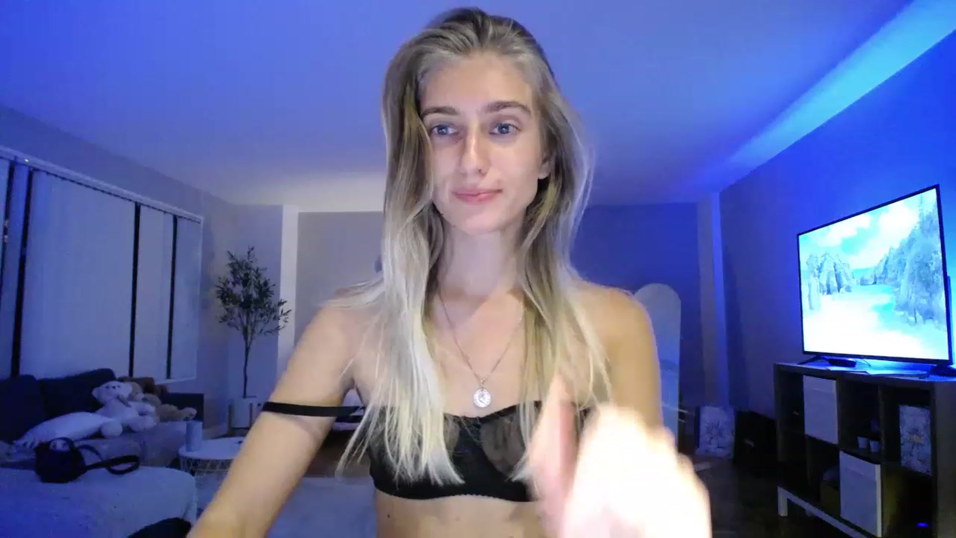Gallery image thumbnail from Vodka_Queen's myfreecams stream on, 02/08/2023, 07:44 image 10 of 20