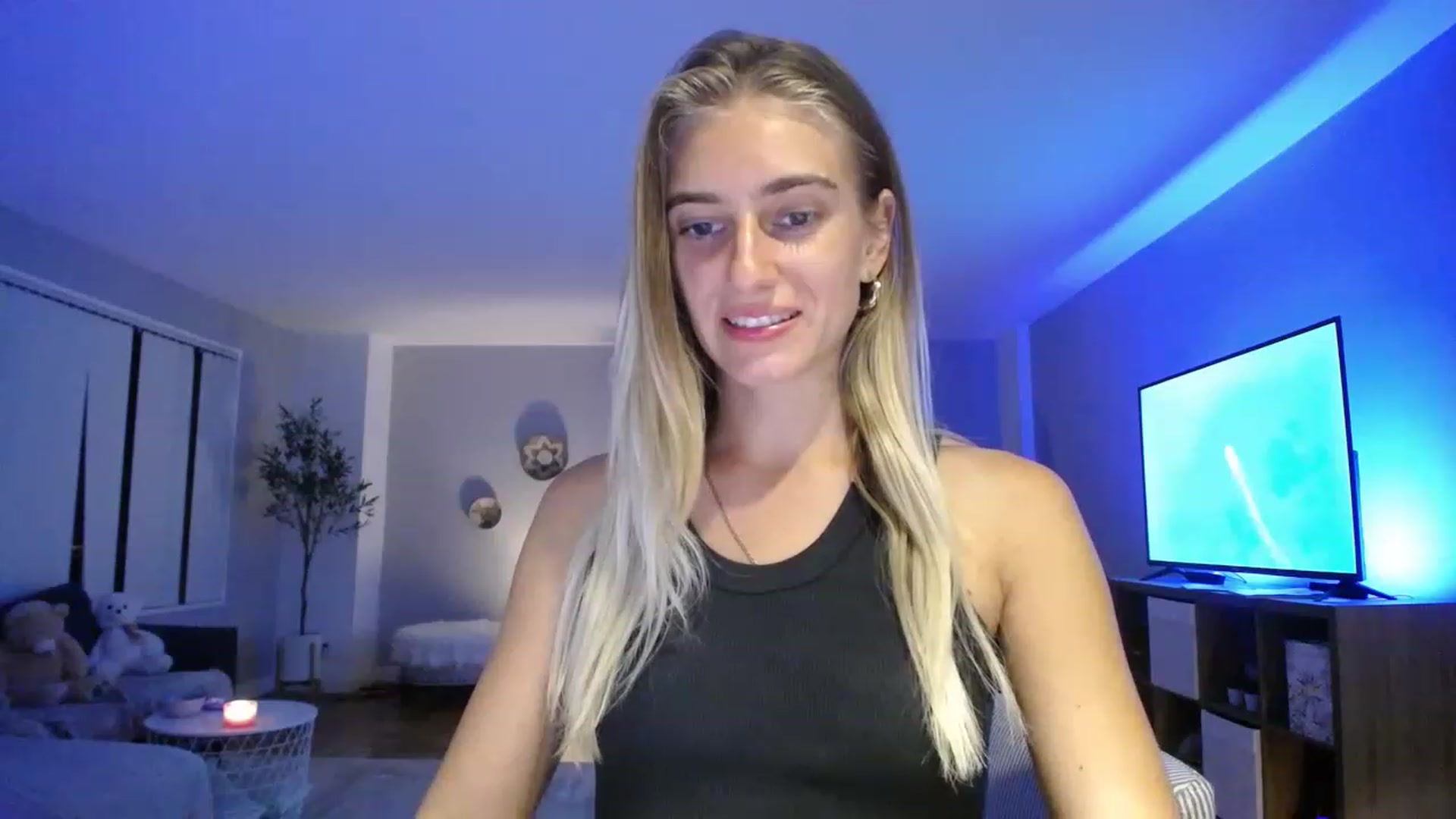 Gallery image thumbnail from Vodka_Queen's myfreecams stream on, 02/11/2023, 08:17 image 5 of 20