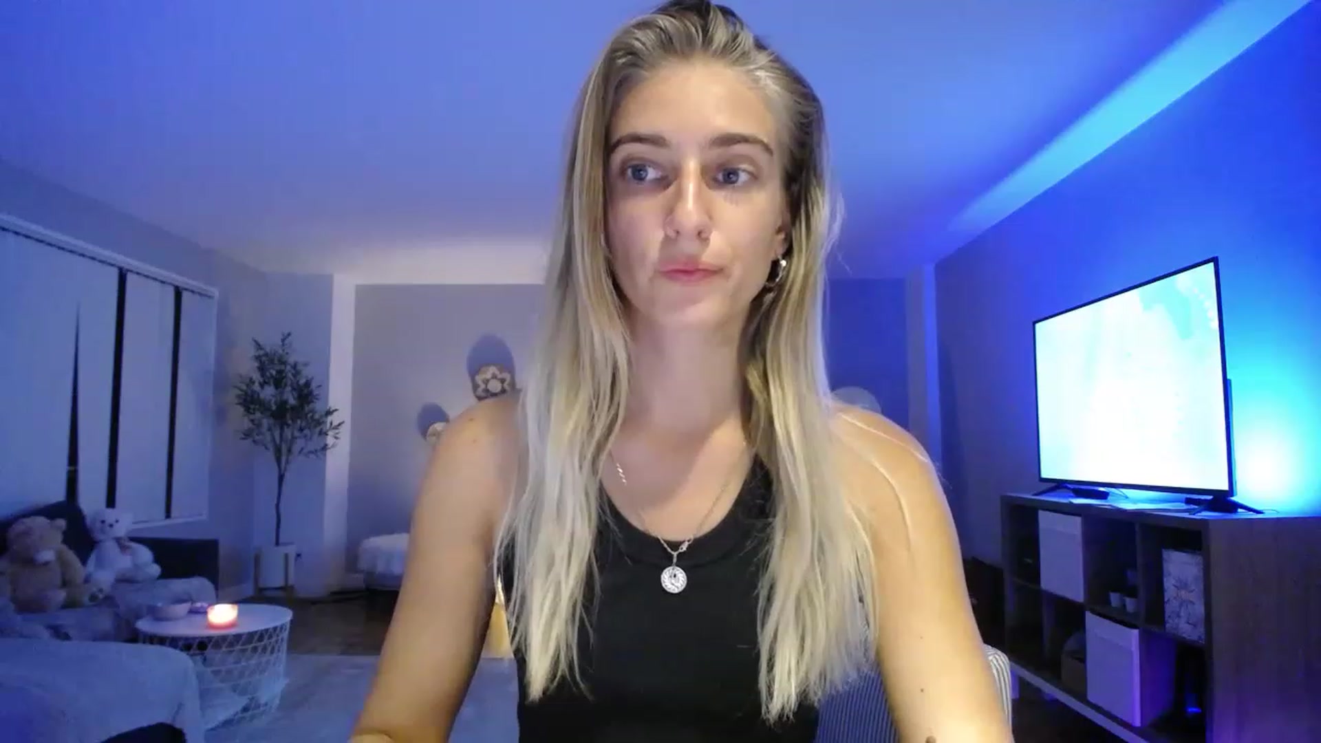 Gallery image thumbnail from Vodka_Queen's myfreecams stream on, 02/11/2023, 08:17 image 7 of 20