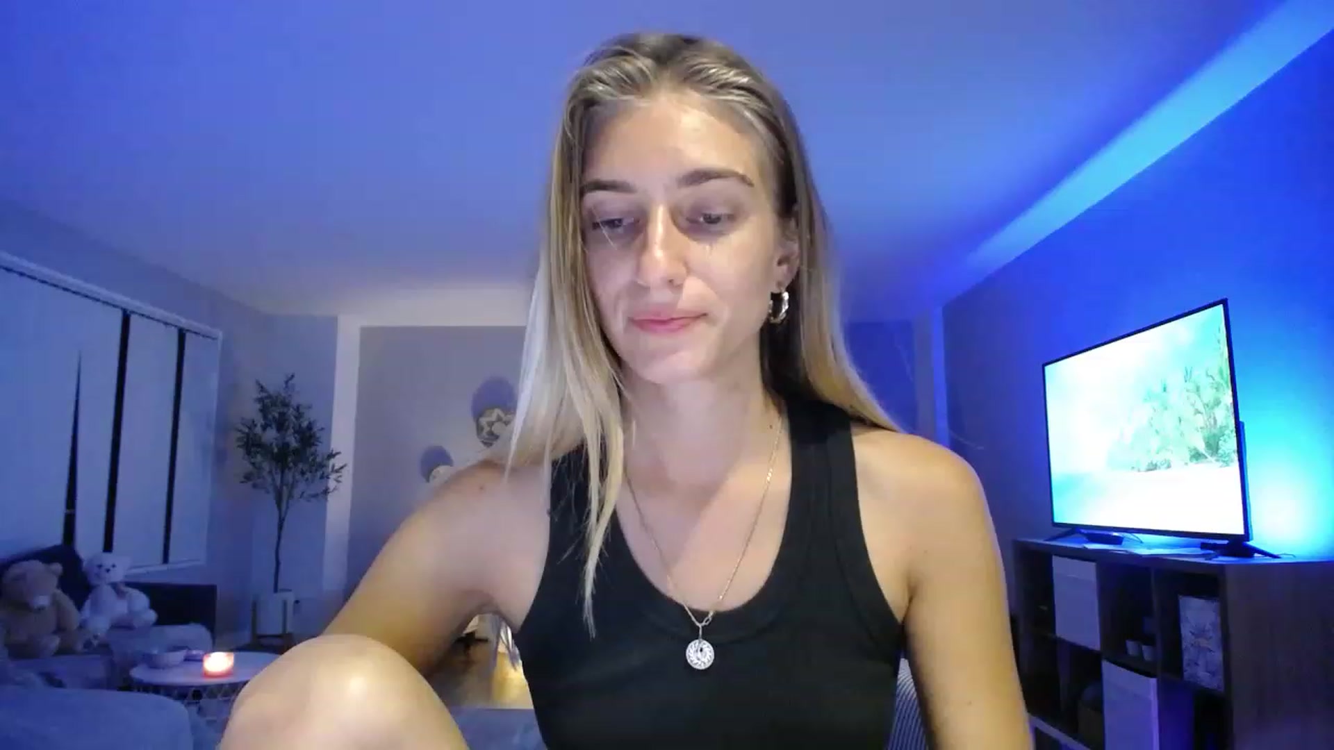 Gallery image thumbnail from Vodka_Queen's myfreecams stream on, 02/11/2023, 08:17 image 6 of 20