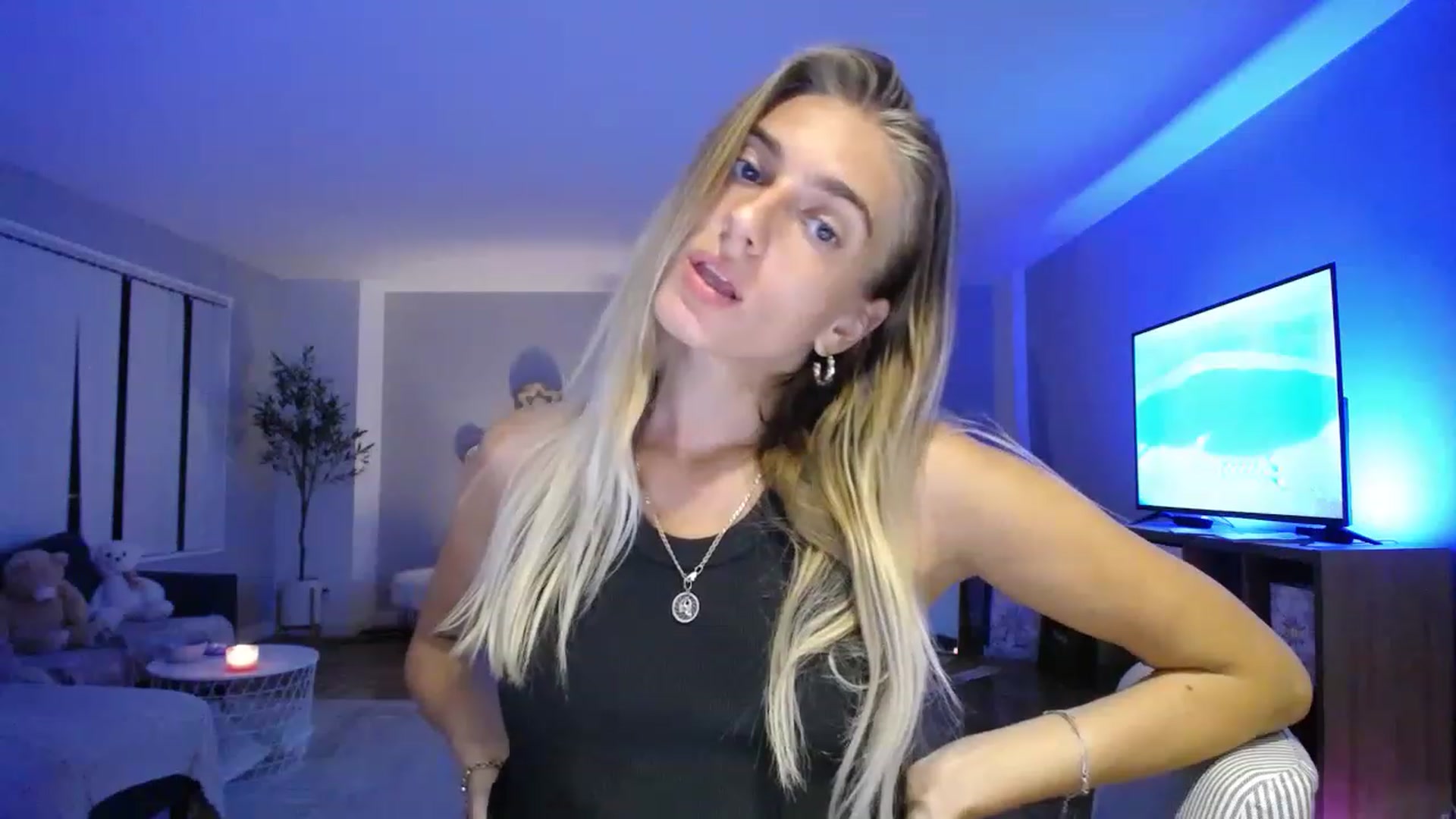 Gallery image thumbnail from Vodka_Queen's myfreecams stream on, 02/11/2023, 08:17 image 12 of 20