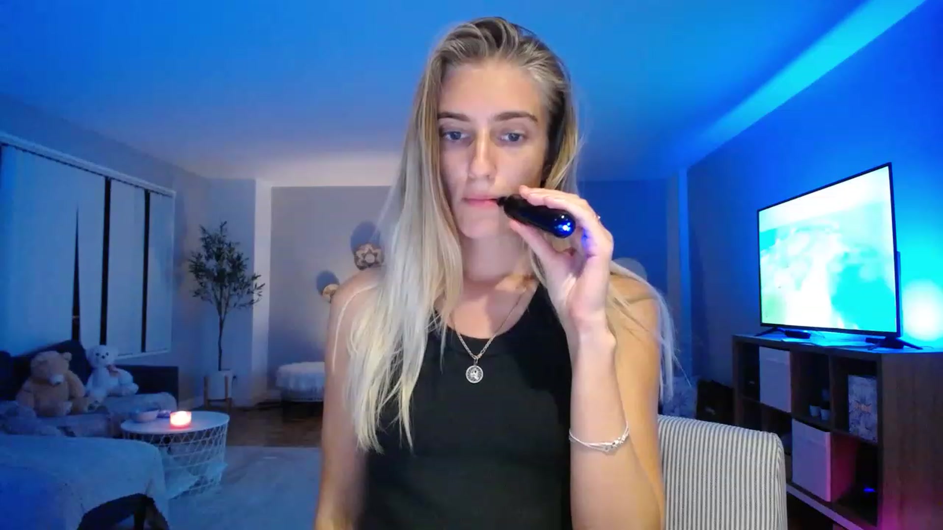Gallery image thumbnail from Vodka_Queen's myfreecams stream on, 02/11/2023, 08:17 image 15 of 20