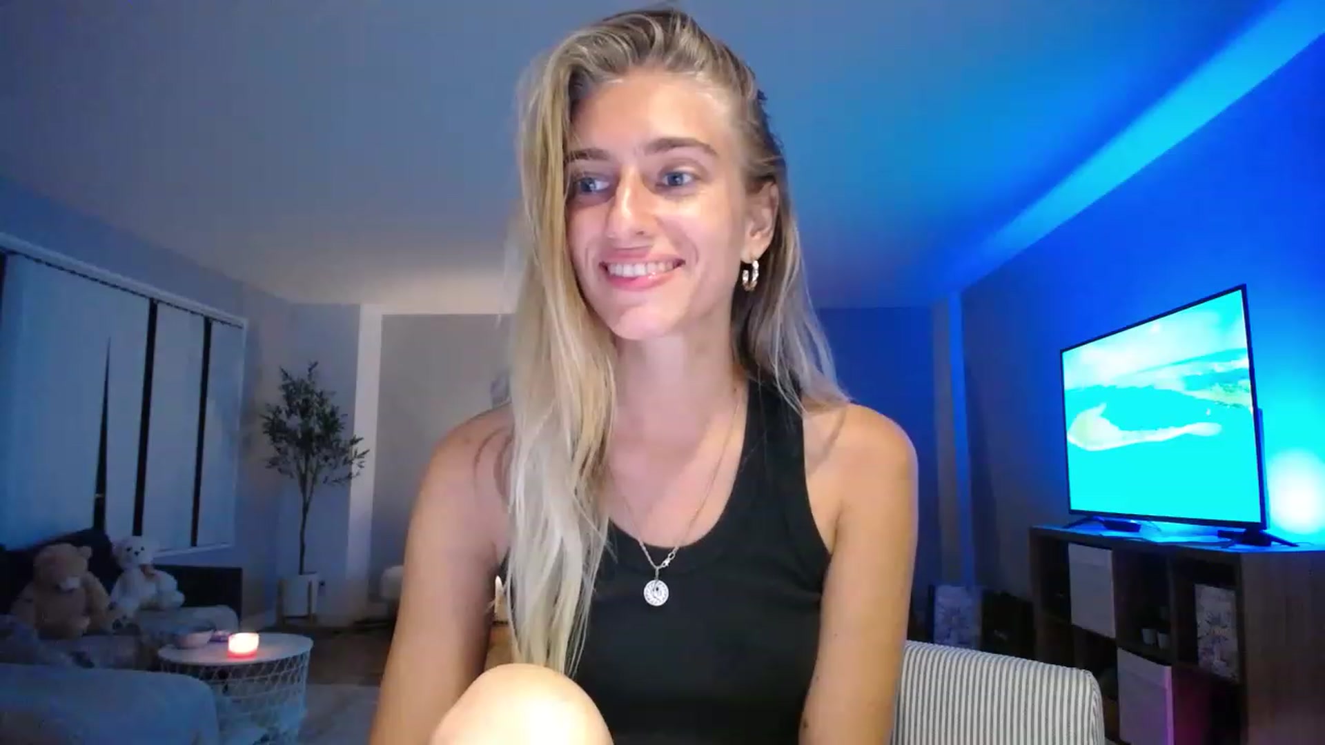 Gallery image thumbnail from Vodka_Queen's myfreecams stream on, 02/11/2023, 08:17 image 14 of 20