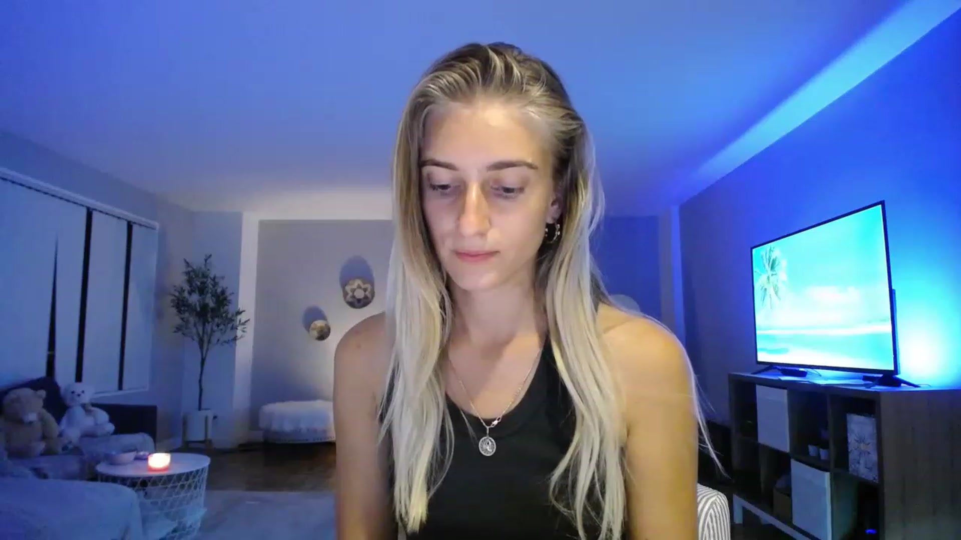 Gallery image thumbnail from Vodka_Queen's myfreecams stream on, 02/11/2023, 08:17 image 9 of 20