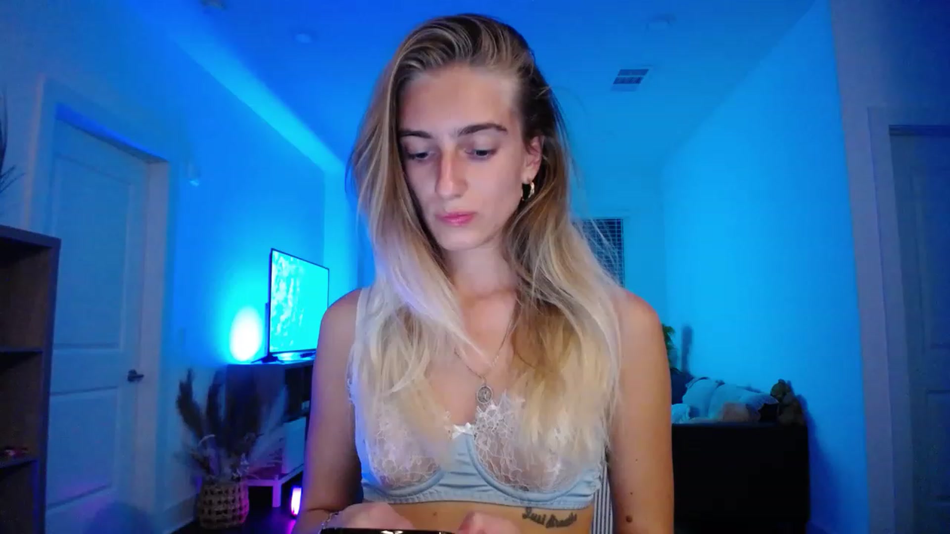 Gallery image thumbnail from Vodka_Queen's myfreecams stream on, 02/18/2023, 05:42 image 20 of 20