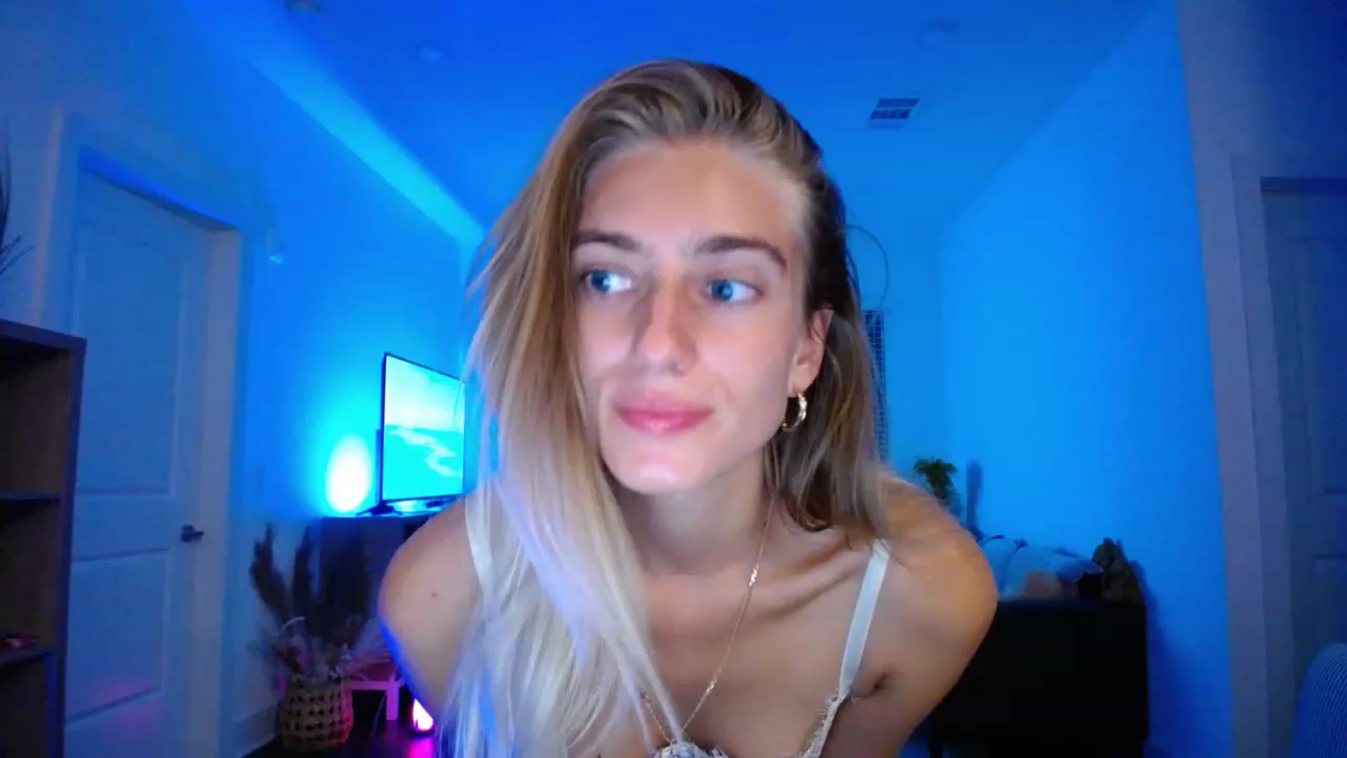 Gallery image thumbnail from Vodka_Queen's myfreecams stream on, 02/18/2023, 05:42 image 19 of 20