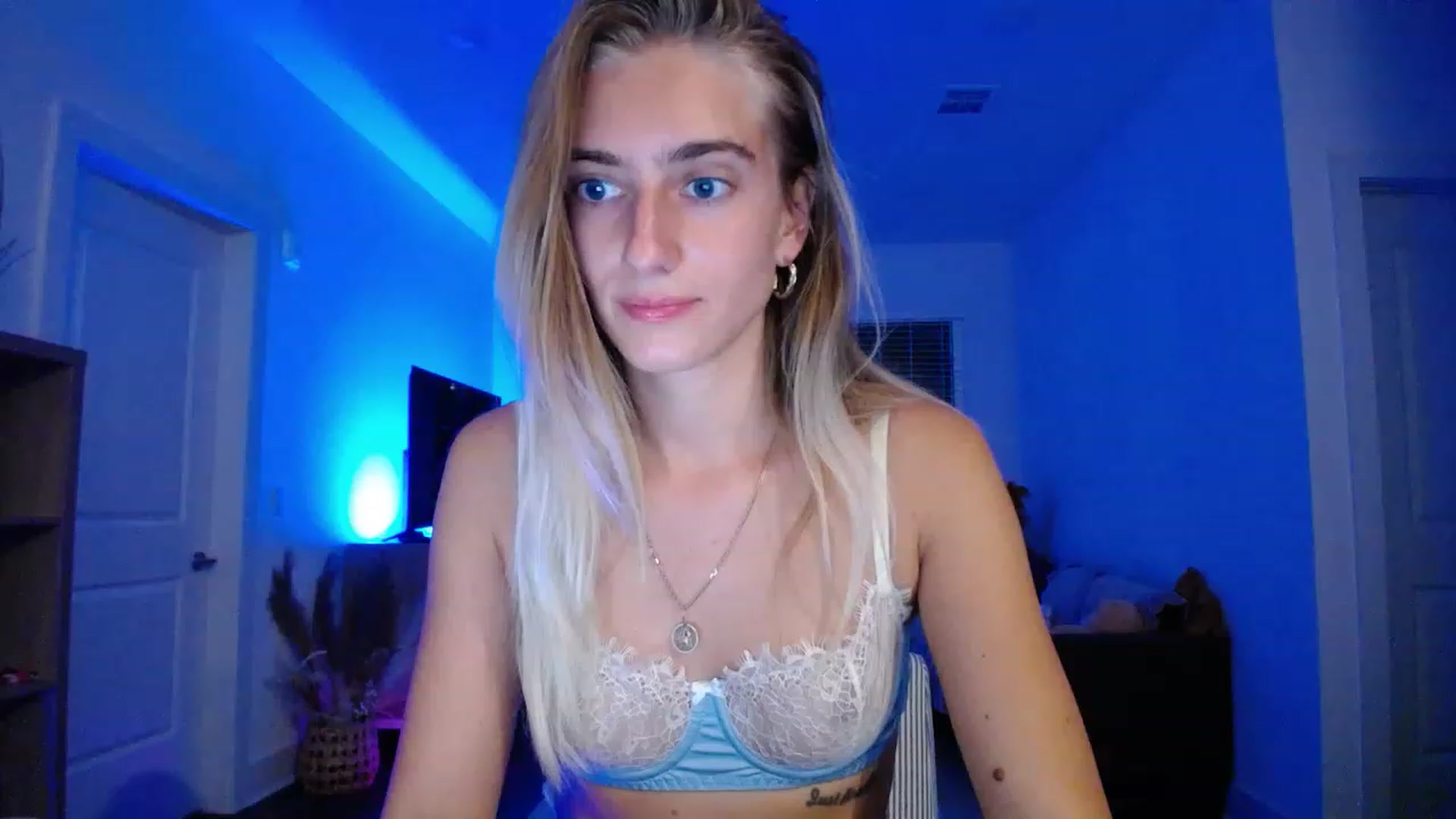 Gallery image thumbnail from Vodka_Queen's myfreecams stream on, 02/18/2023, 05:42 image 6 of 20