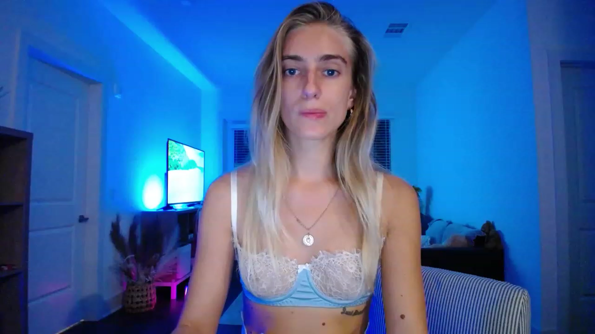 Gallery image thumbnail from Vodka_Queen's myfreecams stream on, 02/18/2023, 06:42 image 19 of 20