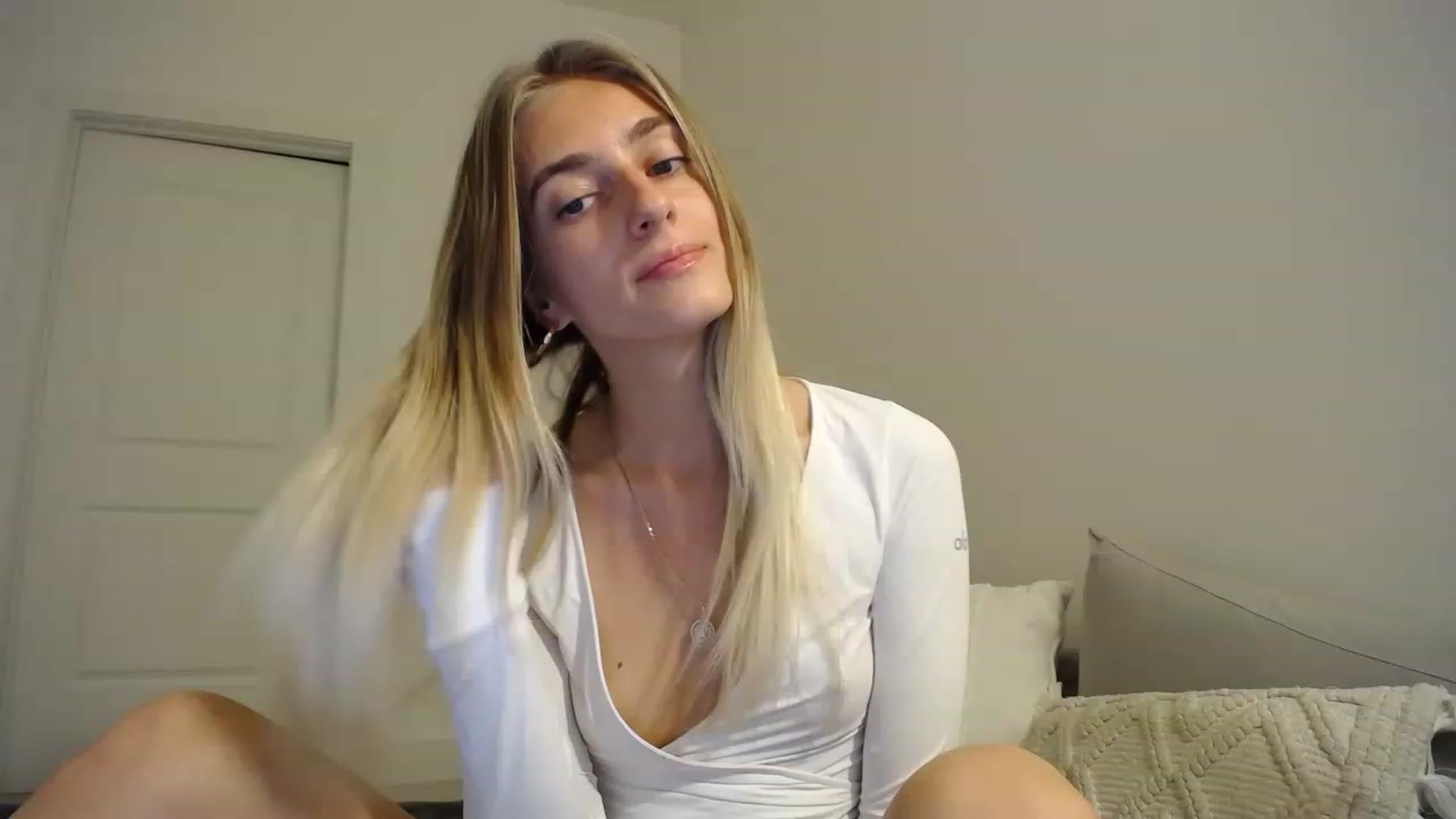 Gallery image thumbnail from Vodka_Queen's myfreecams stream on, 02/19/2023, 04:03 image 11 of 20