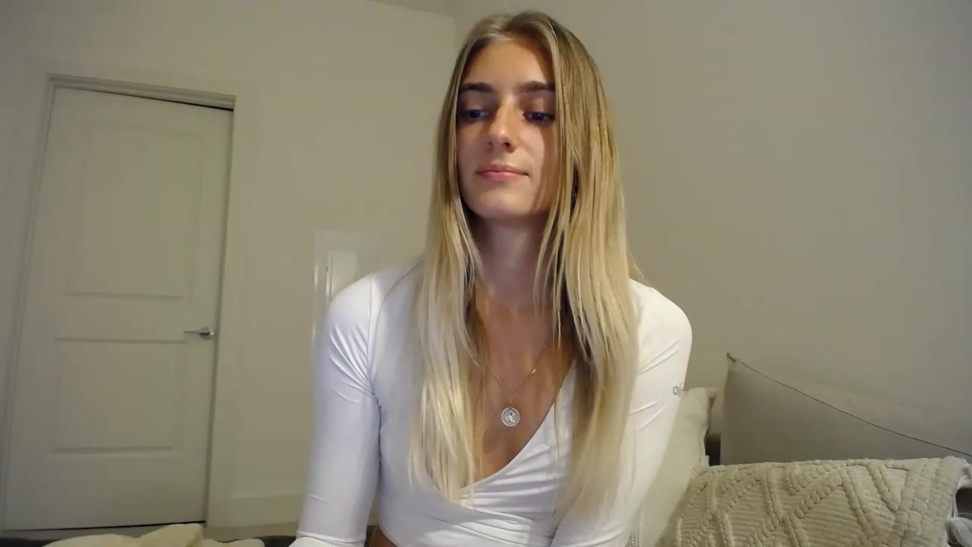 Gallery image thumbnail from Vodka_Queen's myfreecams stream on, 02/19/2023, 04:03 image 12 of 20
