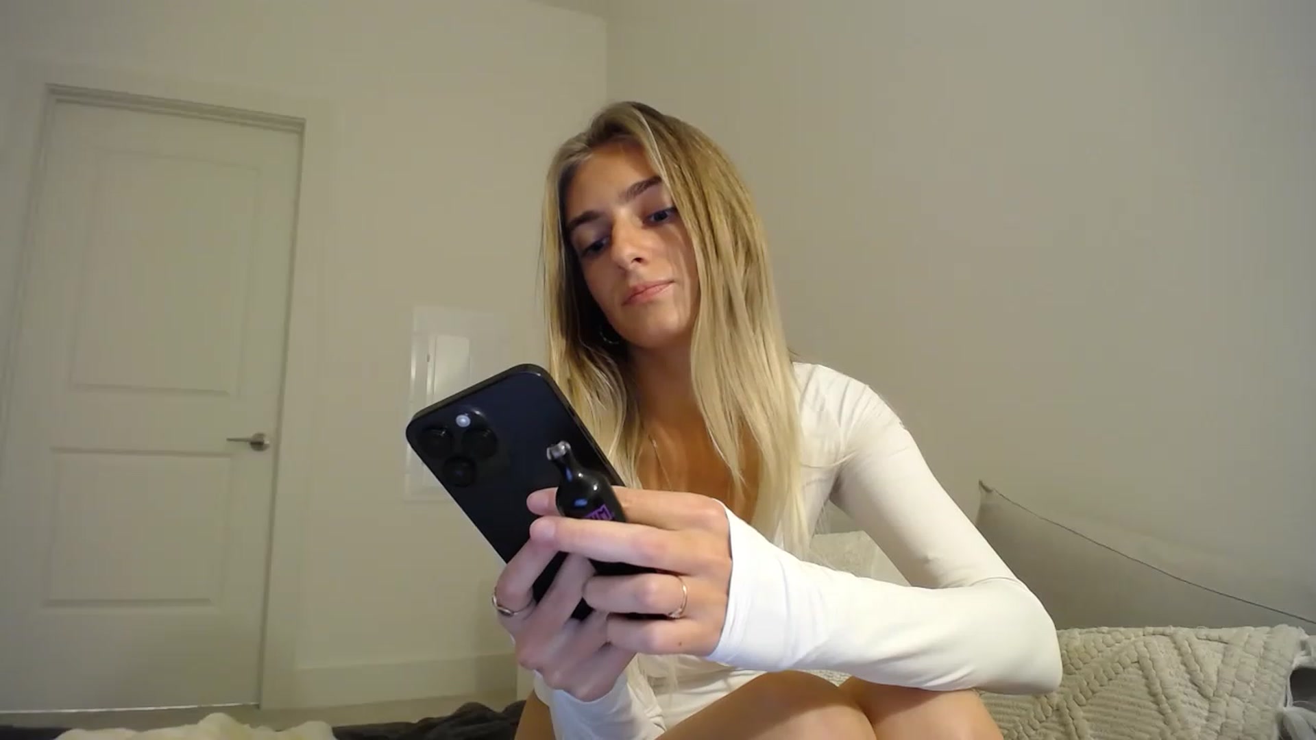 Gallery image thumbnail from Vodka_Queen's myfreecams stream on, 02/19/2023, 04:03 image 20 of 20