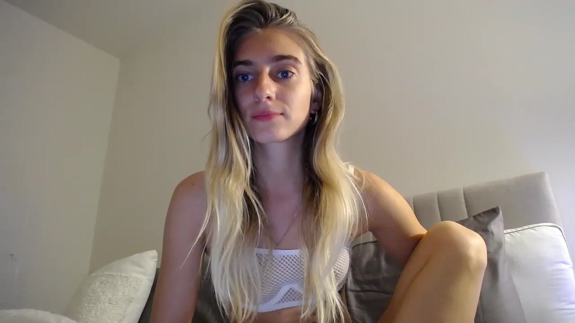 Gallery image thumbnail from Vodka_Queen's myfreecams stream on, 03/01/2023, 08:51 image 17 of 20