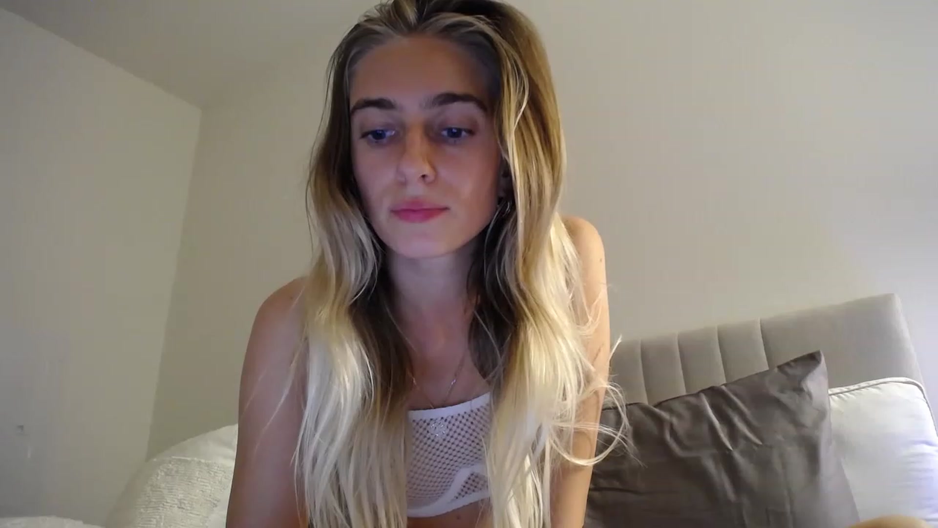 Gallery image thumbnail from Vodka_Queen's myfreecams stream on, 03/01/2023, 08:51 image 15 of 20