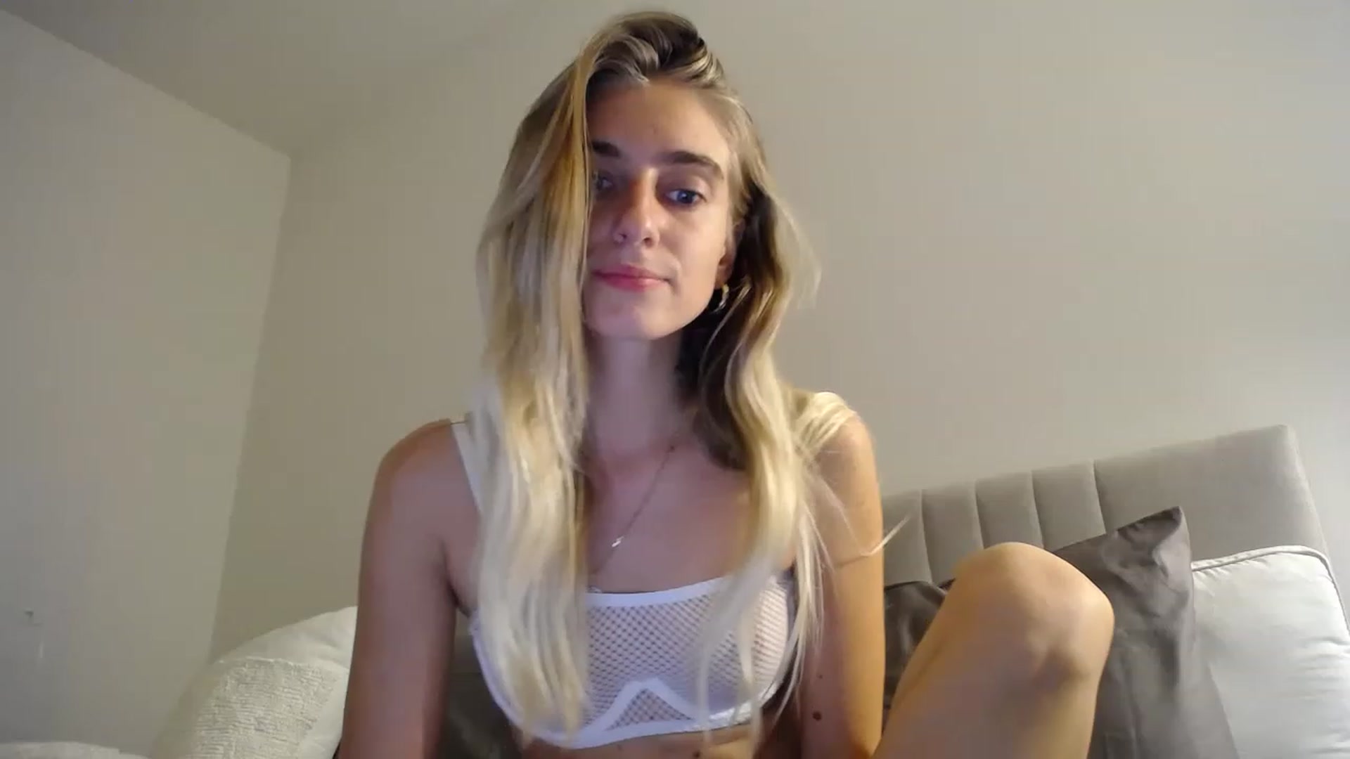 Gallery image thumbnail from Vodka_Queen's myfreecams stream on, 03/01/2023, 08:51 image 14 of 20