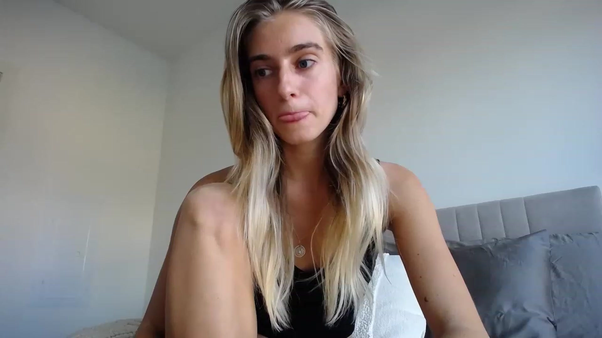 Gallery image thumbnail from Vodka_Queen's myfreecams stream on, 03/02/2023, 01:56 image 14 of 20