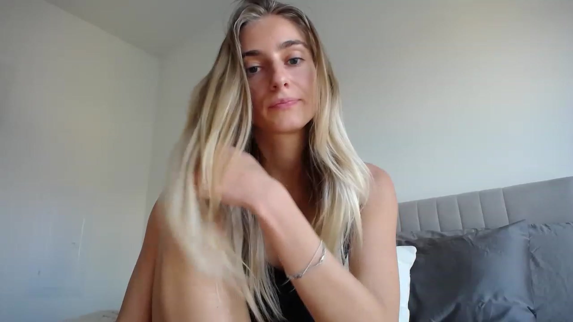 Gallery image thumbnail from Vodka_Queen's myfreecams stream on, 03/02/2023, 01:56 image 18 of 20