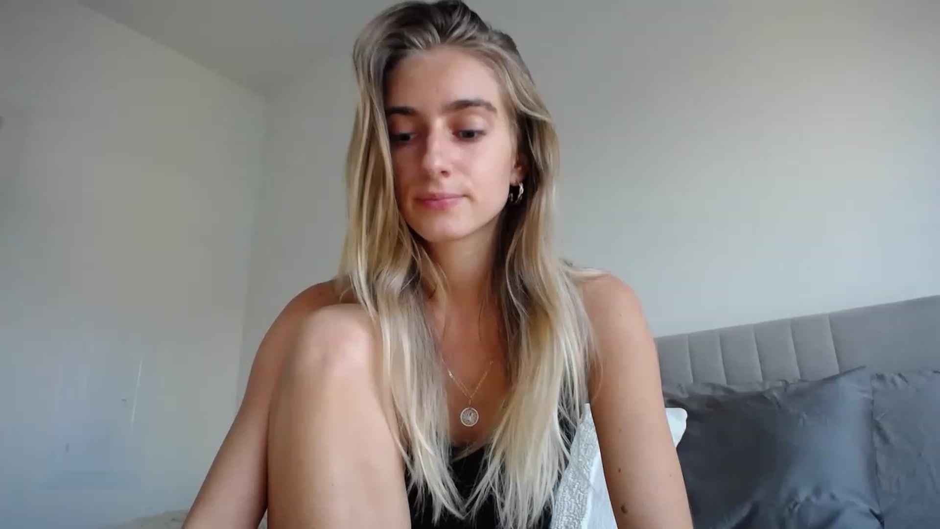 Gallery image thumbnail from Vodka_Queen's myfreecams stream on, 03/02/2023, 01:59 image 17 of 20