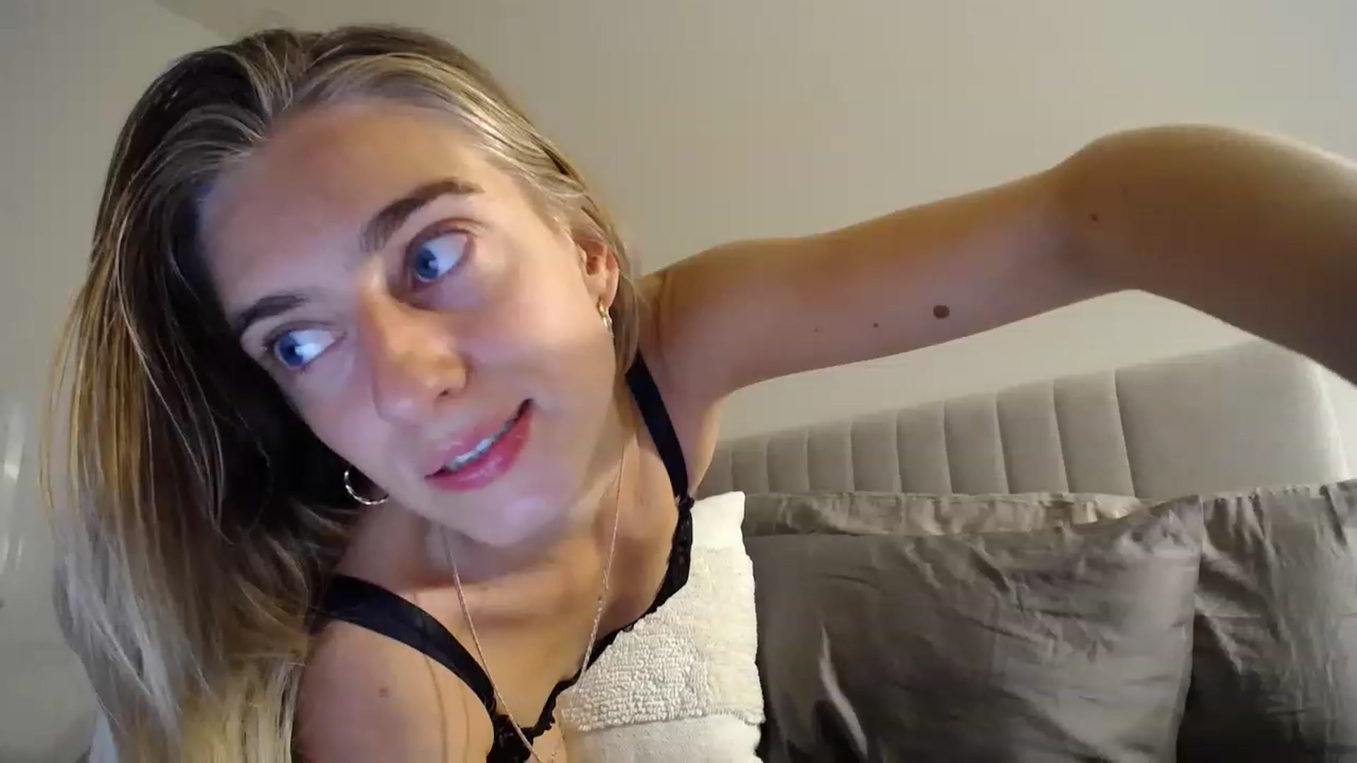Gallery image thumbnail from Vodka_Queen's myfreecams stream on, 03/02/2023, 07:43 image 7 of 20