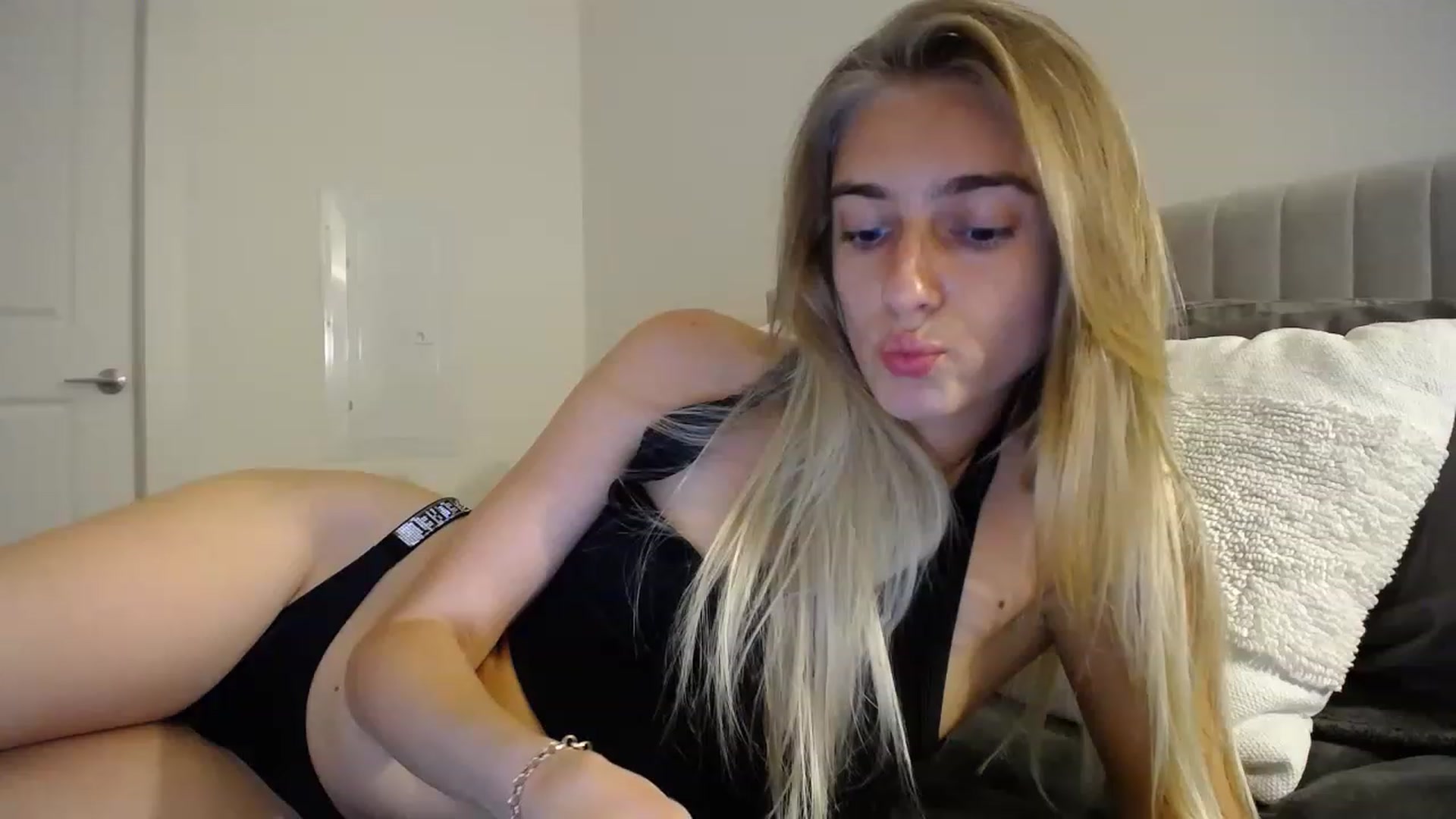 Gallery image thumbnail from Vodka_Queen's myfreecams stream on, 03/03/2023, 04:54 image 4 of 20