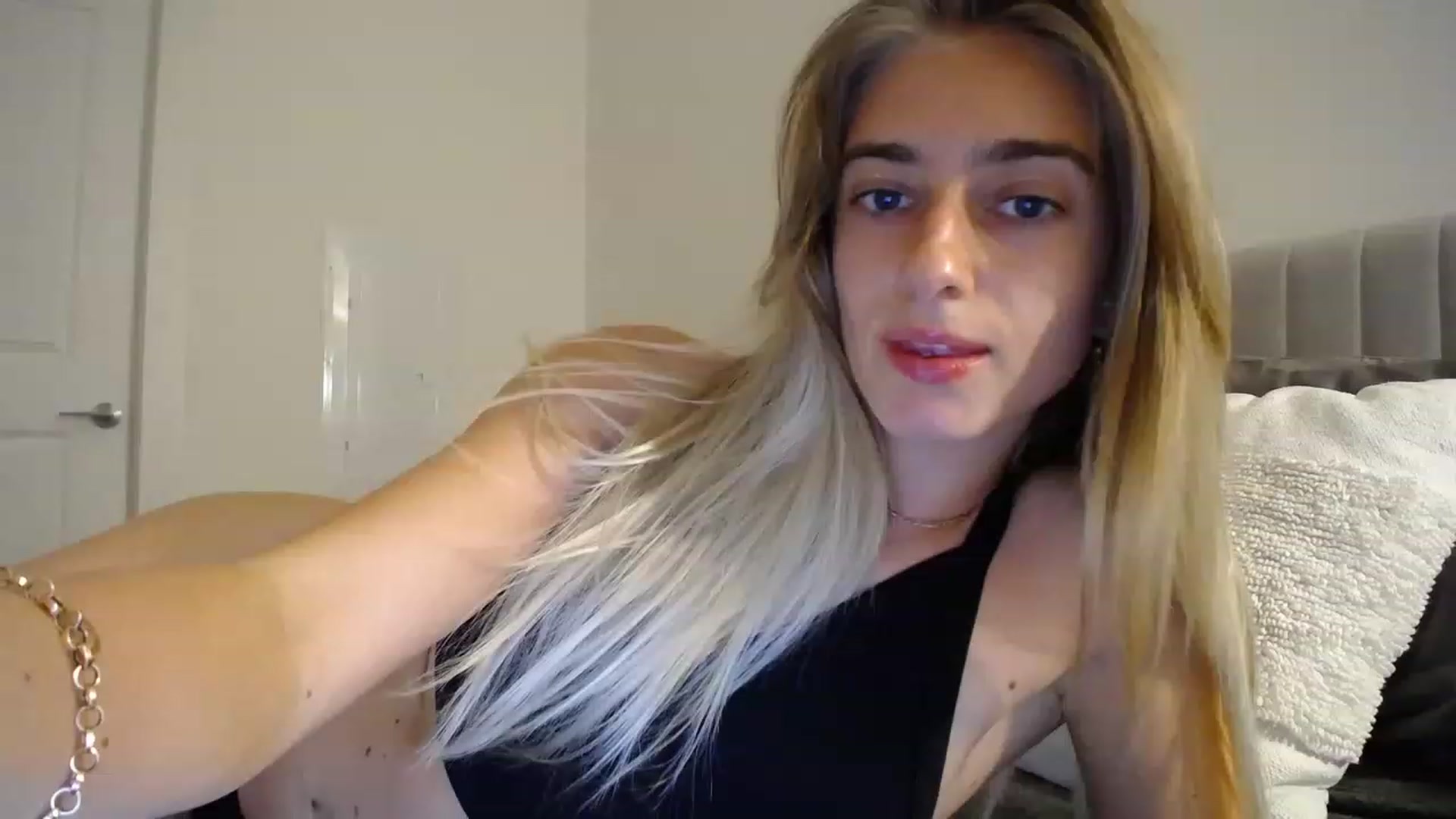 Gallery image thumbnail from Vodka_Queen's myfreecams stream on, 03/03/2023, 04:54 image 3 of 20