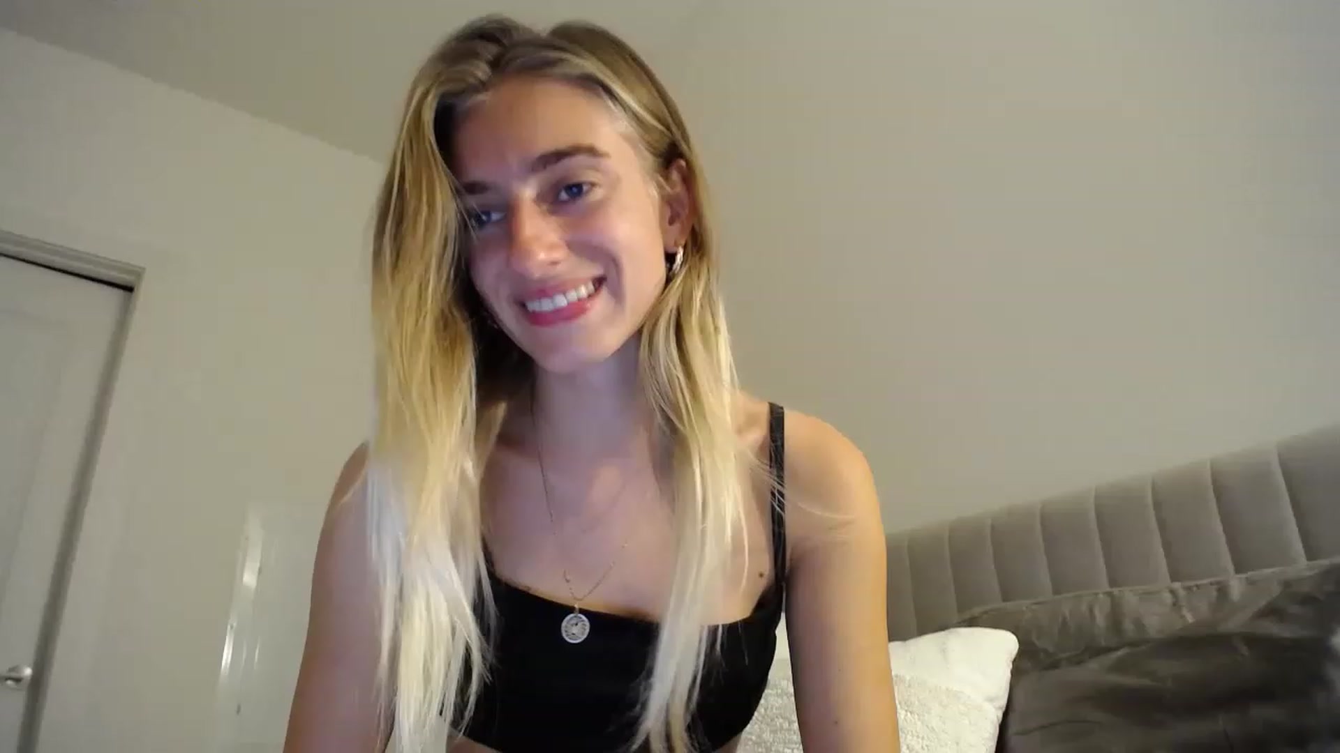 Gallery image thumbnail from Vodka_Queen's myfreecams stream on, 03/04/2023, 05:36 image 12 of 20