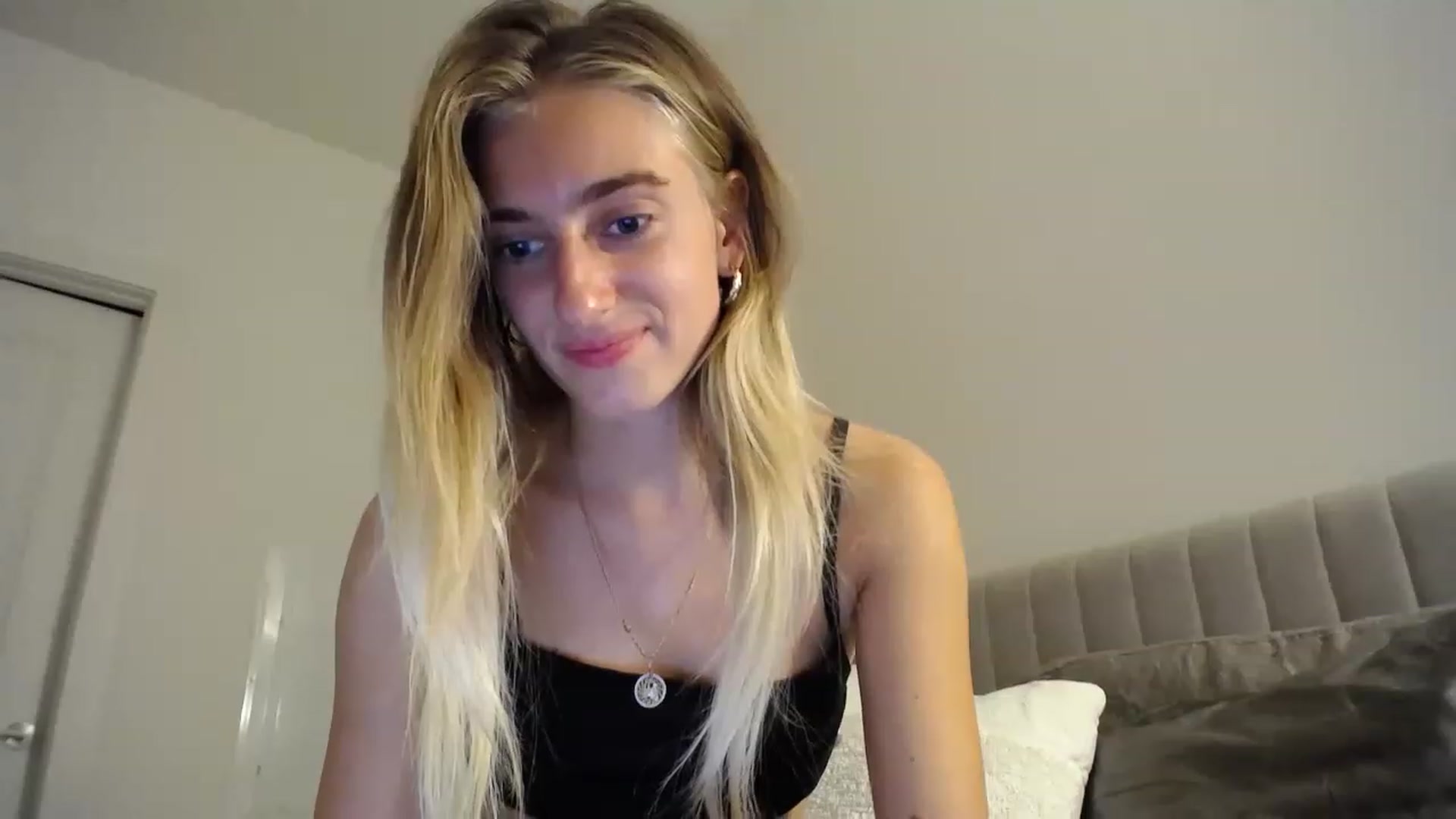 Gallery image thumbnail from Vodka_Queen's myfreecams stream on, 03/04/2023, 05:36 image 11 of 20