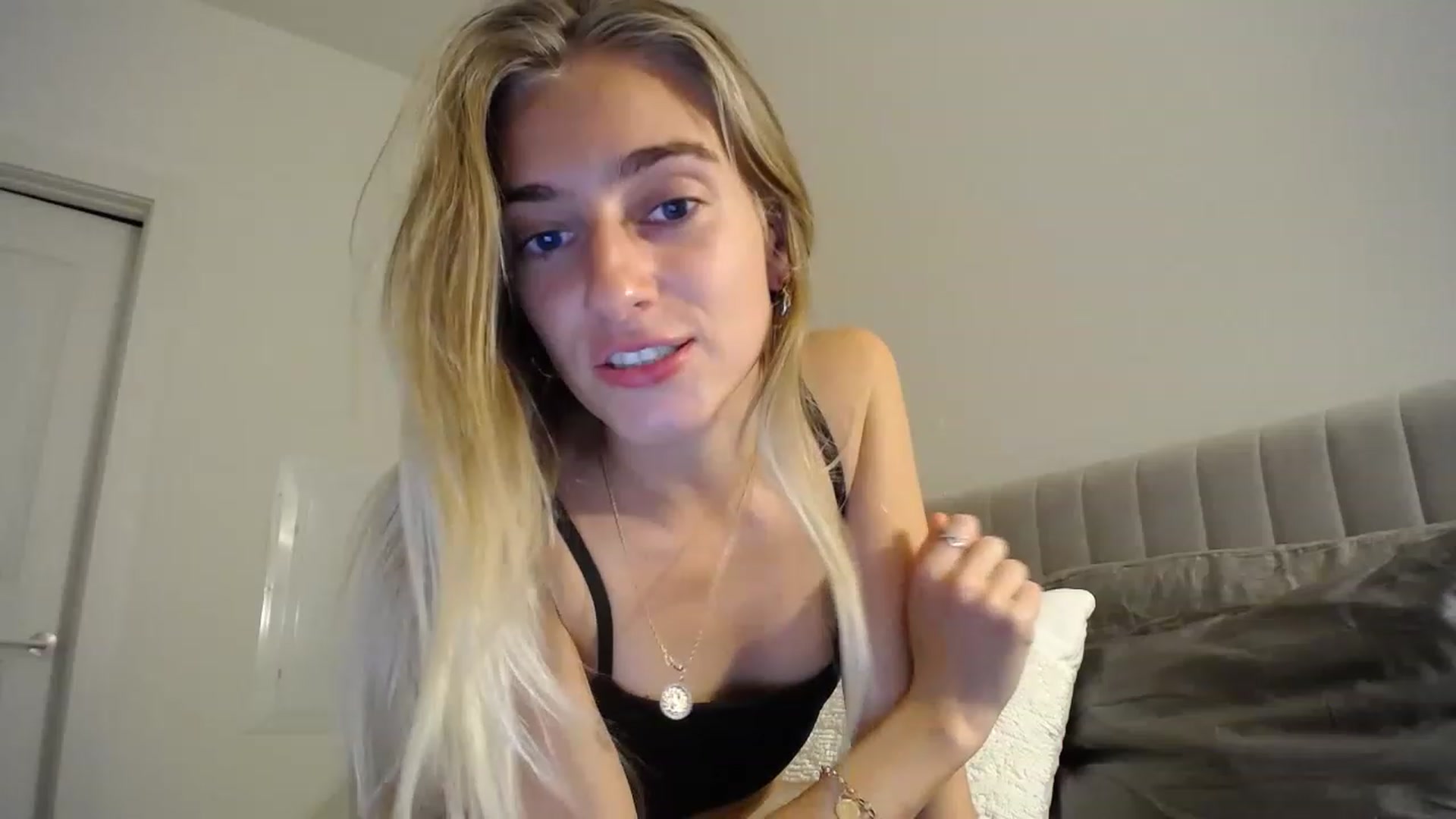 Gallery image thumbnail from Vodka_Queen's myfreecams stream on, 03/04/2023, 05:36 image 6 of 20
