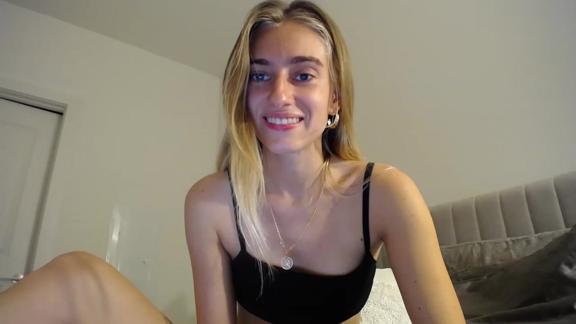 Gallery image thumbnail from Vodka_Queen's myfreecams stream on, 03/04/2023, 05:36 image 4 of 20