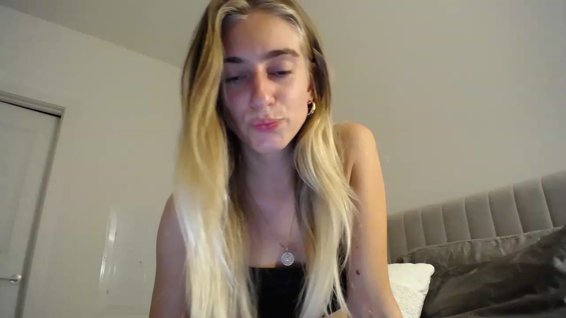 Gallery image thumbnail from Vodka_Queen's myfreecams stream on, 03/04/2023, 05:36 image 5 of 20