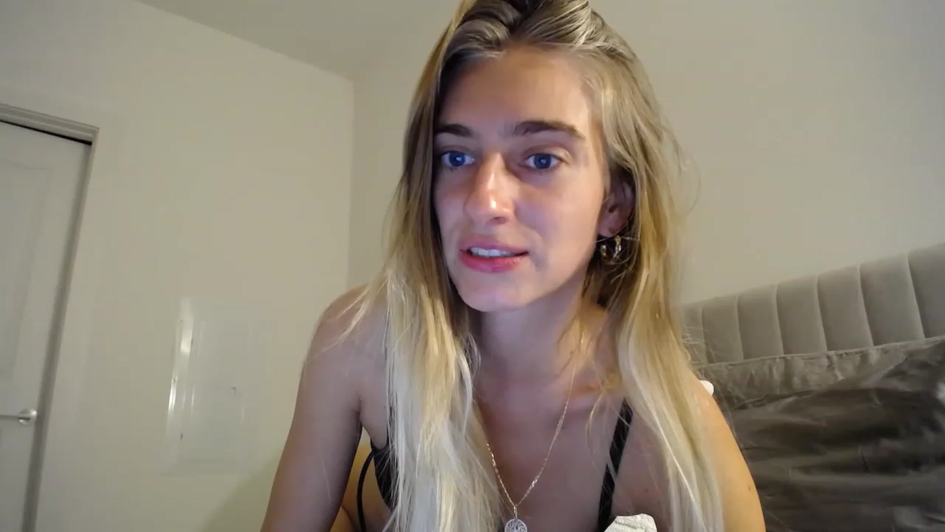 Gallery image thumbnail from Vodka_Queen's myfreecams stream on, 03/04/2023, 05:36 image 8 of 20